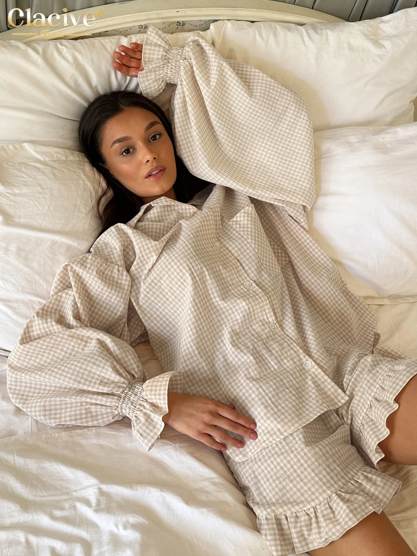 Clacive แฟชั่นหลวมสีกากีลายสก๊อต 2 ชิ้นชุดผู้หญิงเสื้อแขนยาวเอวสูงกางเกงขาสั้นชุดหญิง Streetwear