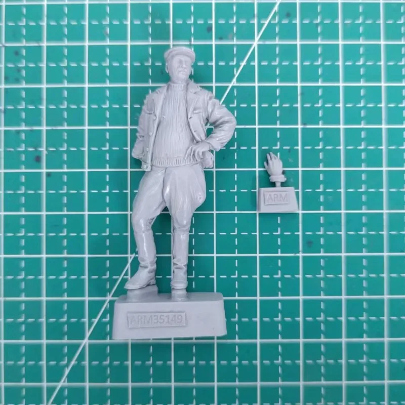 1/35 Scale Die cast Resin Figure Soldier Model Kit Historical Figure Driver Miniatures GK Toy Unassembled and Unpainted 538x