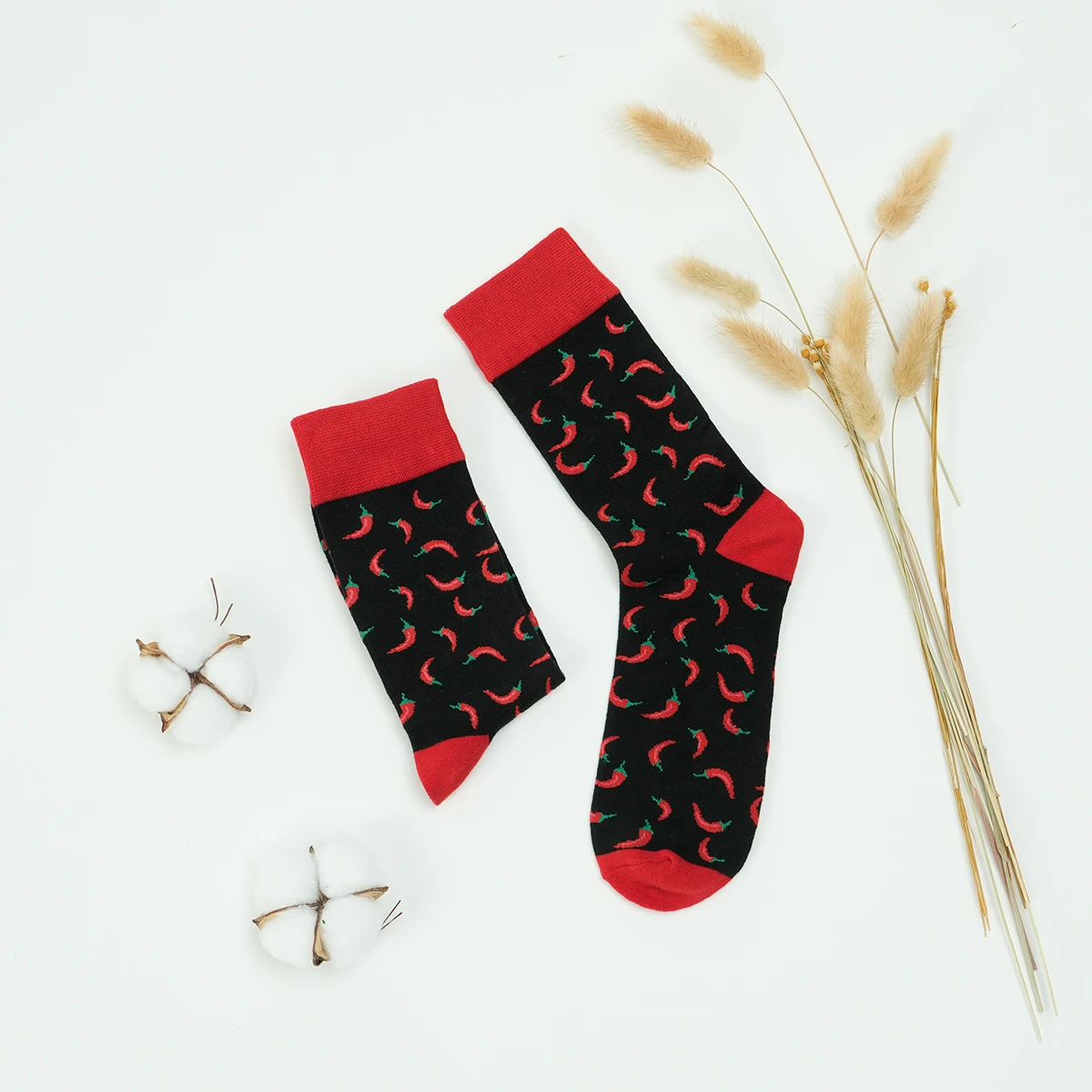 1 Pair Unisex Black Bottom Full Print Chili Peppers,Comfort Novelty Creative Mid Calf Socks Suit In All Seasons