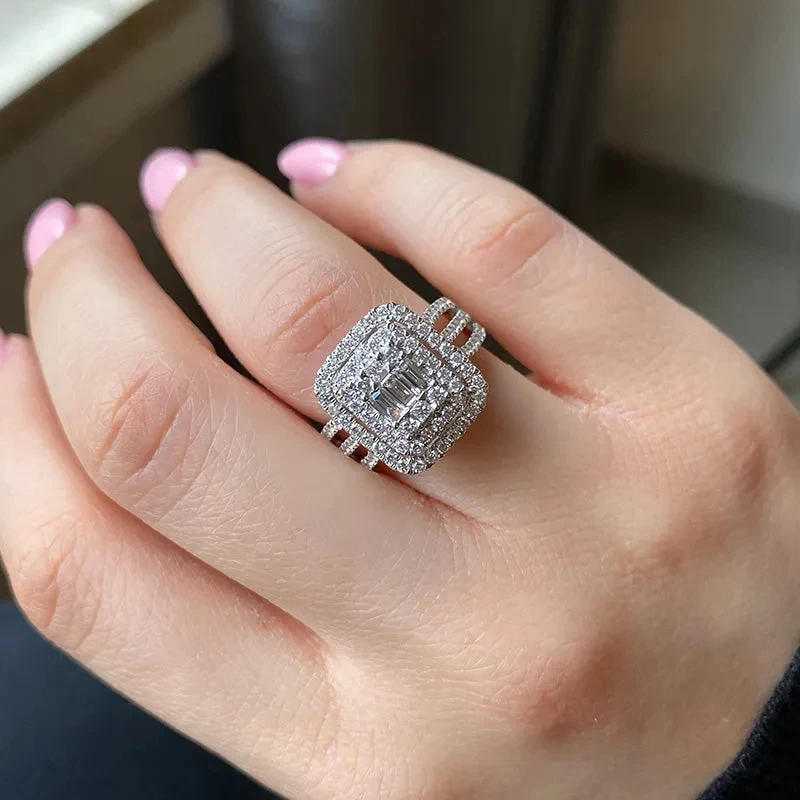 Huitan New Fashion Women Rings Geometric Shaped Crystal Cubic Zirconia Rings Gorgeous Bridal Wedding Accessories Party Jewelry