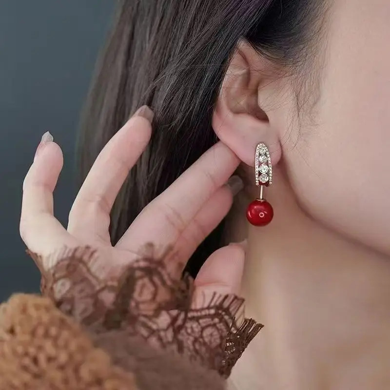 جديد إمرأة أنيق الأحمر الزركون أقراط اللؤلؤ هدية للذكرى السنوية أنيقة فاخرة النمط الفرنسي متعدد ارتداء الأذن الأصفاد أنيقة