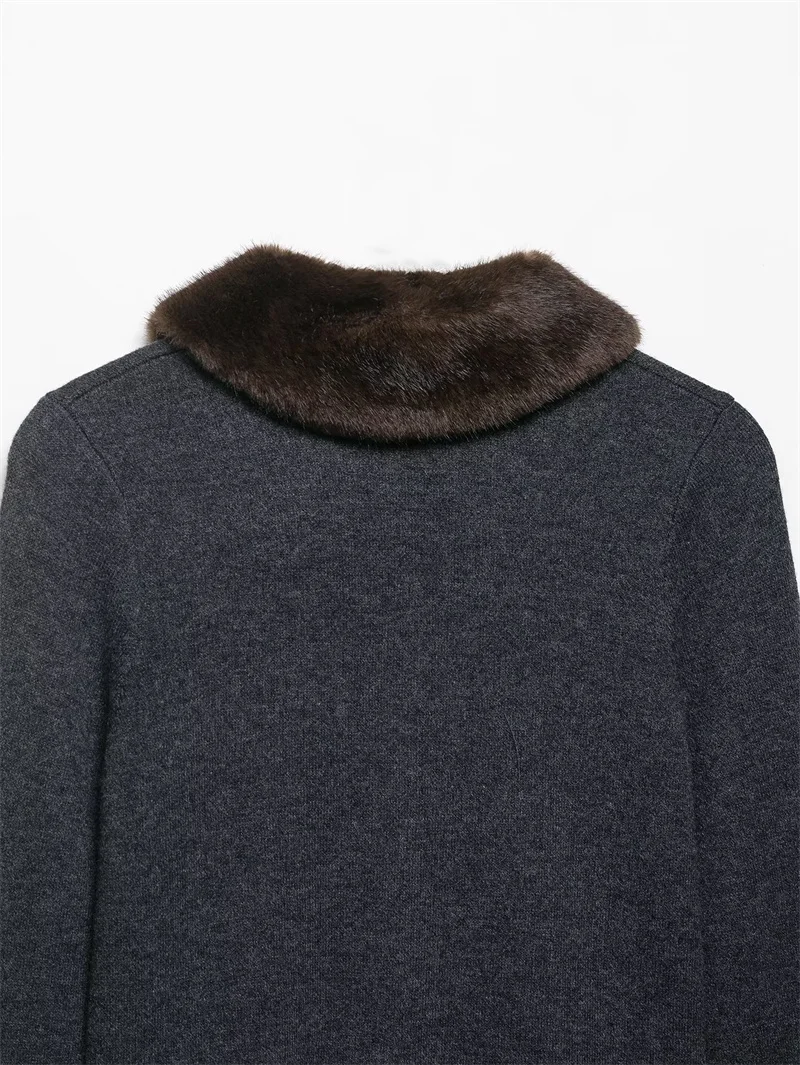 معطف المرأة 2025 الخريف نمط جديد رمادي داكن كم طويل فو الفراء تأثير سترة مشغولة من الصوف معطف موضة عادية تنوعا