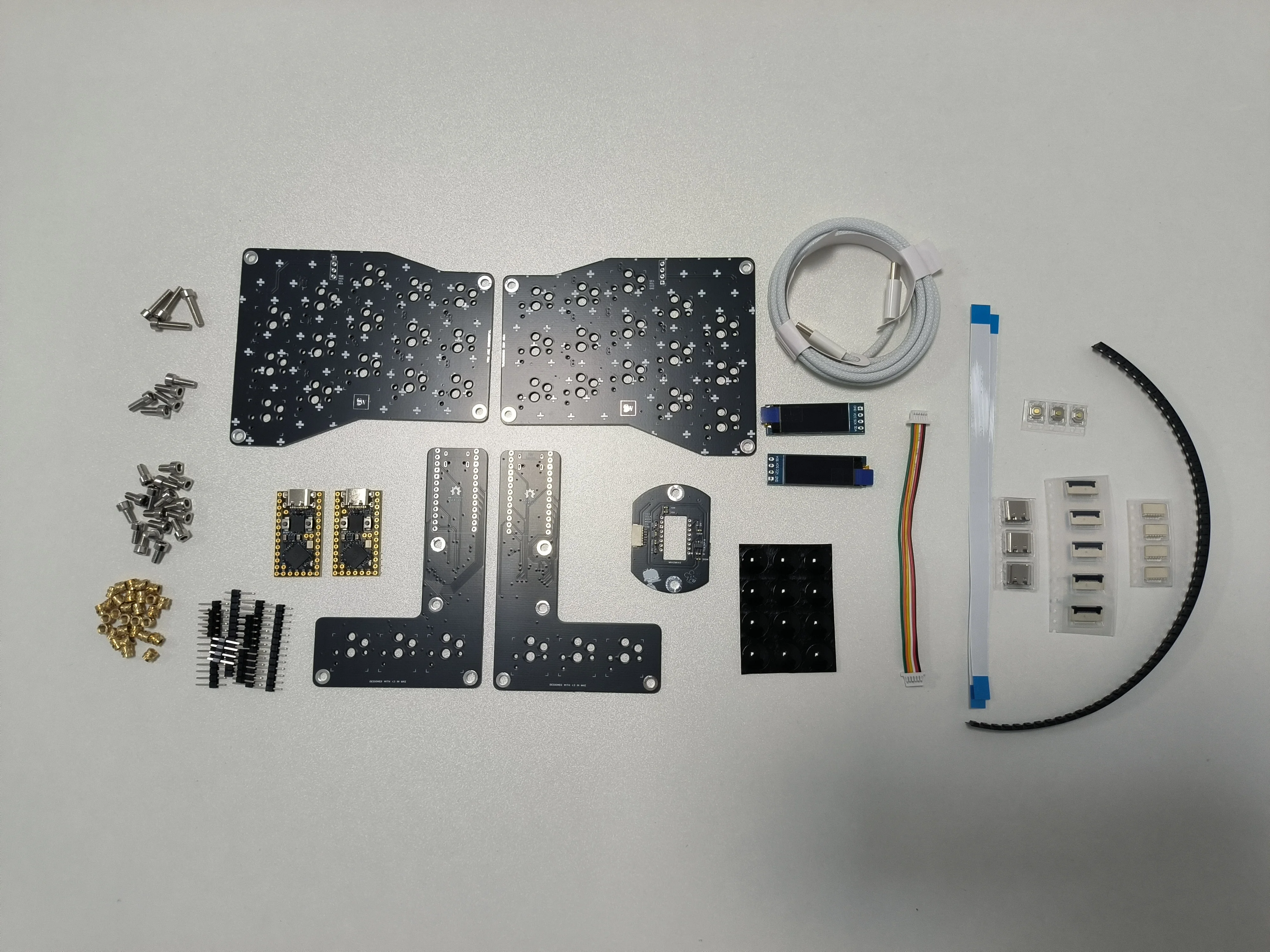 Hot Sales Crosses3X5 Angle Split Keyboard Material PCB Custom Wired QMK/Wireless Bluetooth ZMK Scroll Wheel Hands on Set