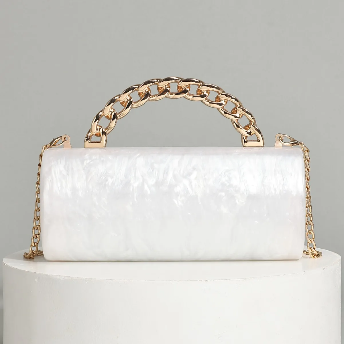 New shoulder oblique span bag, round barrel acrylic handbag, fashion wedding dinner handbag.