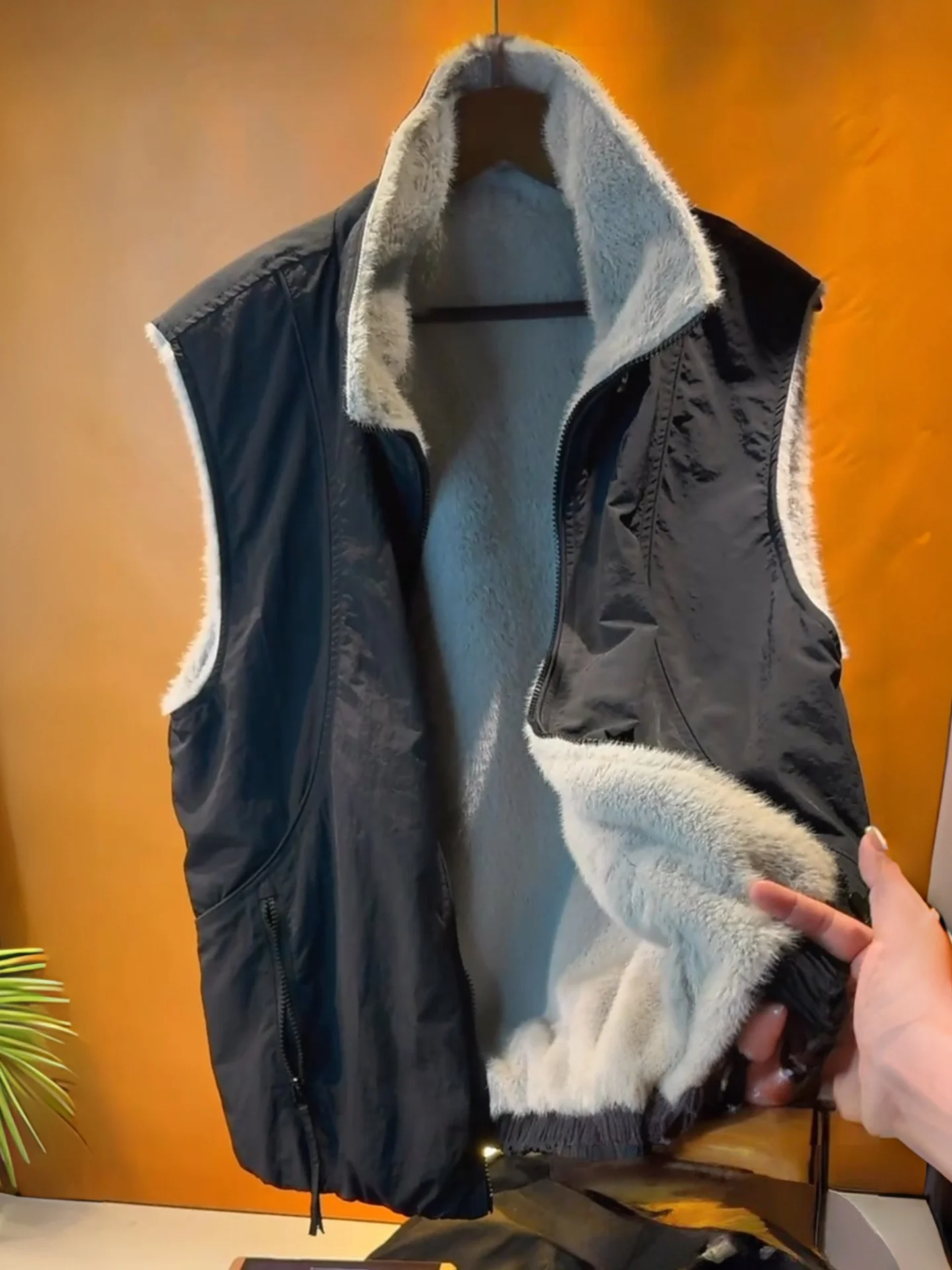 

Зимний мужской жилет с флисовой подкладкой и воротником-стойкой, с вышивкой на плечах, теплый, универсальный, из высококачественного полиэфирного волокна