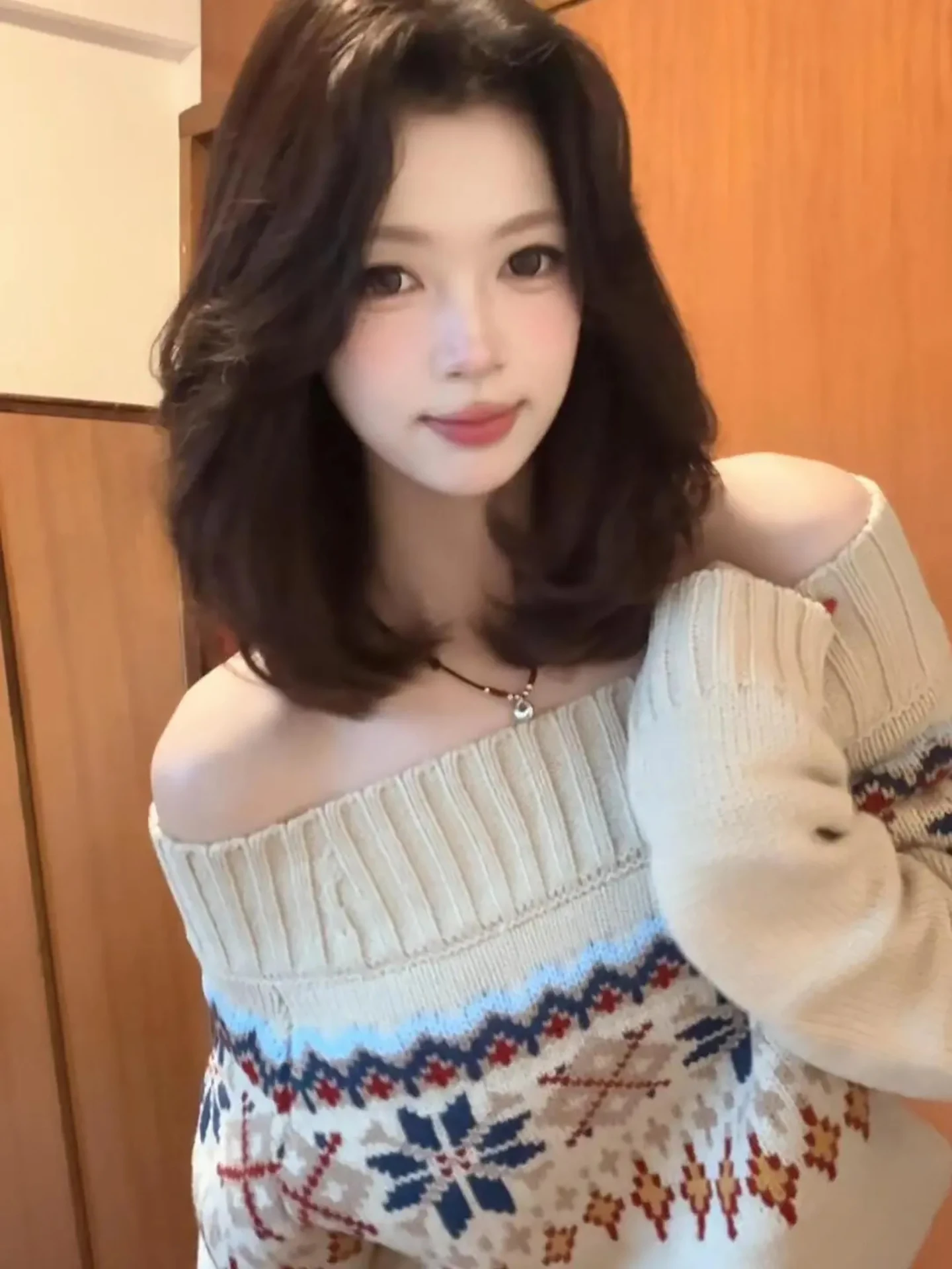 

e Knitted Long Sve Sweater Women's Faionable Floral Embroidery One-oulder Outerwear for Autumn Winter