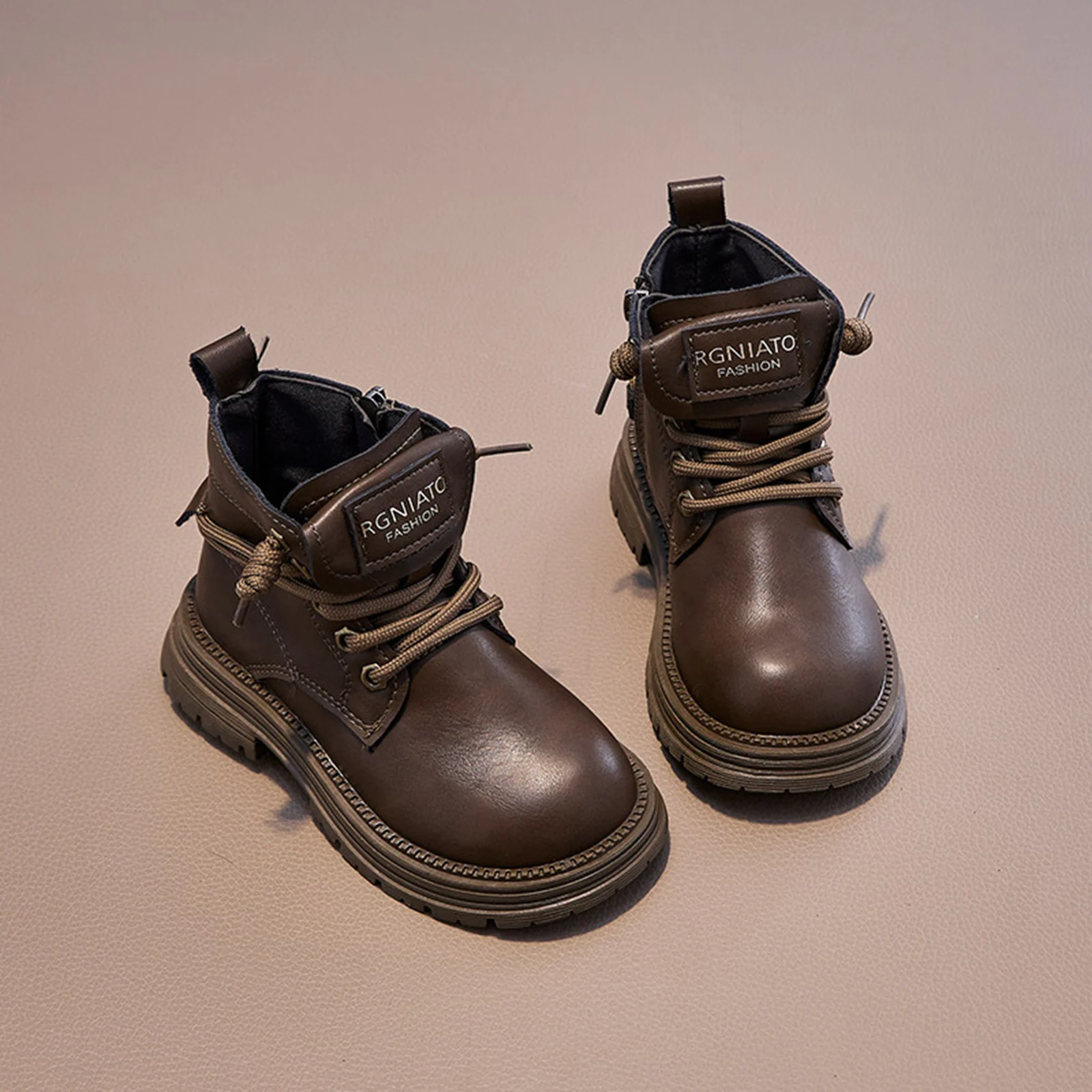 

Детские модные короткие кожаные ботинки с боковой молнией и круглым носком для девочек, теплые ботильоны, повседневная уличная нескользящая обувь в британском стиле