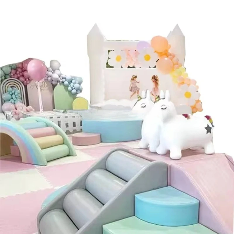 商業用ホワイトバウンスハウス、ソフトプレイボールピット、スライド付きソフトプレイ機器、パーティーレンタル用