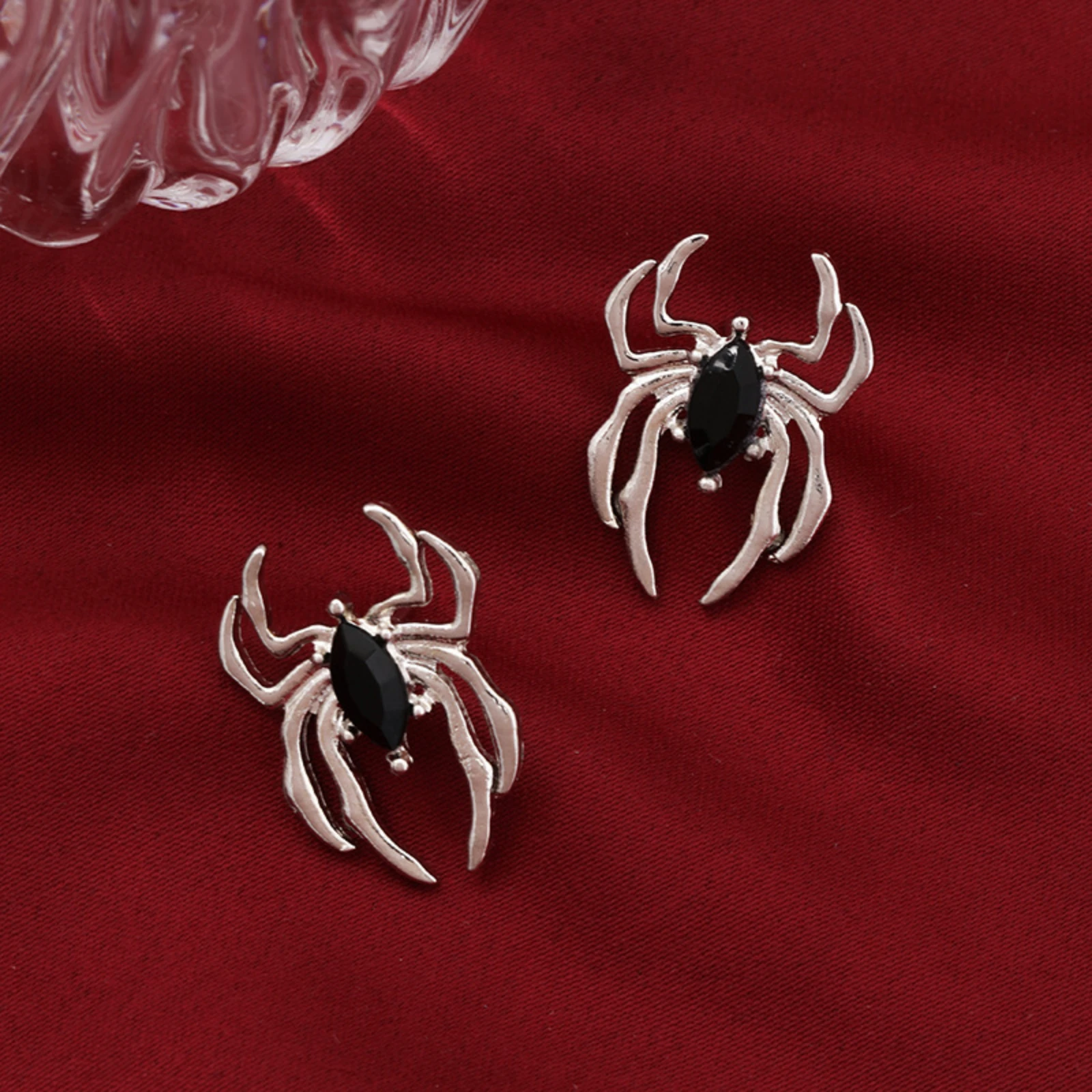 Women's Minimalist Spider Themed Dark Retro Fashion Individual Luxury Niche High-End Earrings Daily Streetwear Accessories view 6