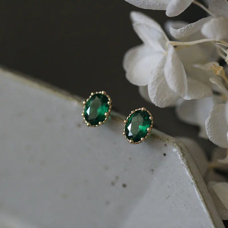 Green Oval Zircon Stud Earrings for Women Simple Graceful Commuter Niche Design Retro Golden Edged Grandmother