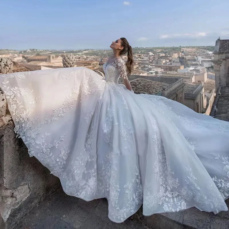 Abito da ballo Sexy abiti da sposa con spalle scoperte Appliques di pizzo perline maniche lunghe Sweep Train Puffy Tulle abiti da sposa aperti sul retro