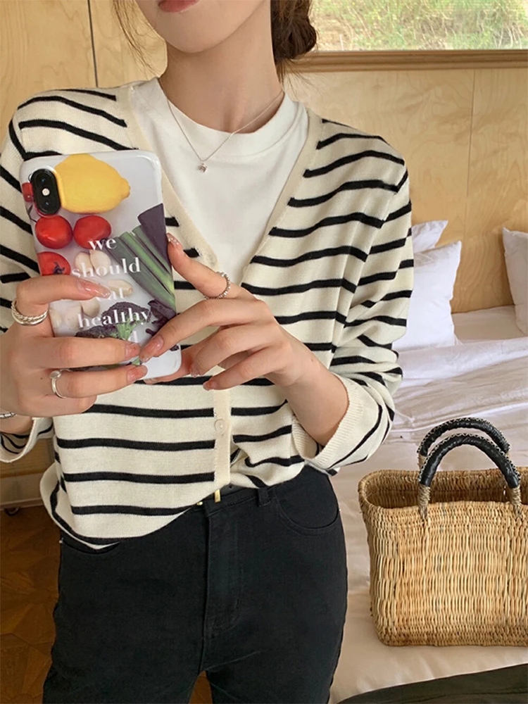 

Soft Cozy V-Ne Striped Knitwear Top Women Early Autumn Spring Beautiful Sweater Jaet Open Cardigan Sweet Sle Regular Fit