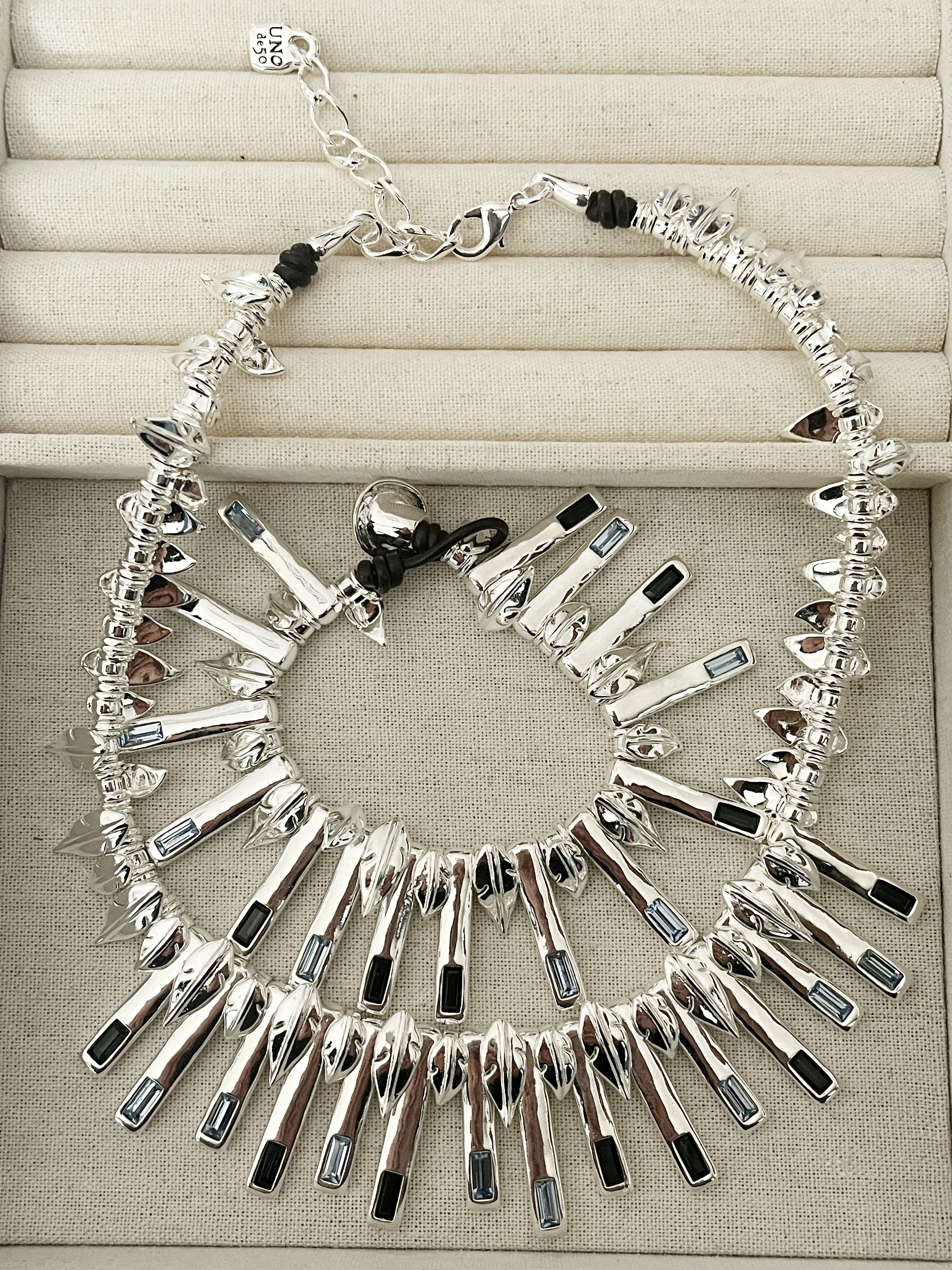 New UNOde50 Trendy Necklace Bracelet - Stay Fashionable and Fabulous with this Sparkling Accessory - Perfect for All Ages