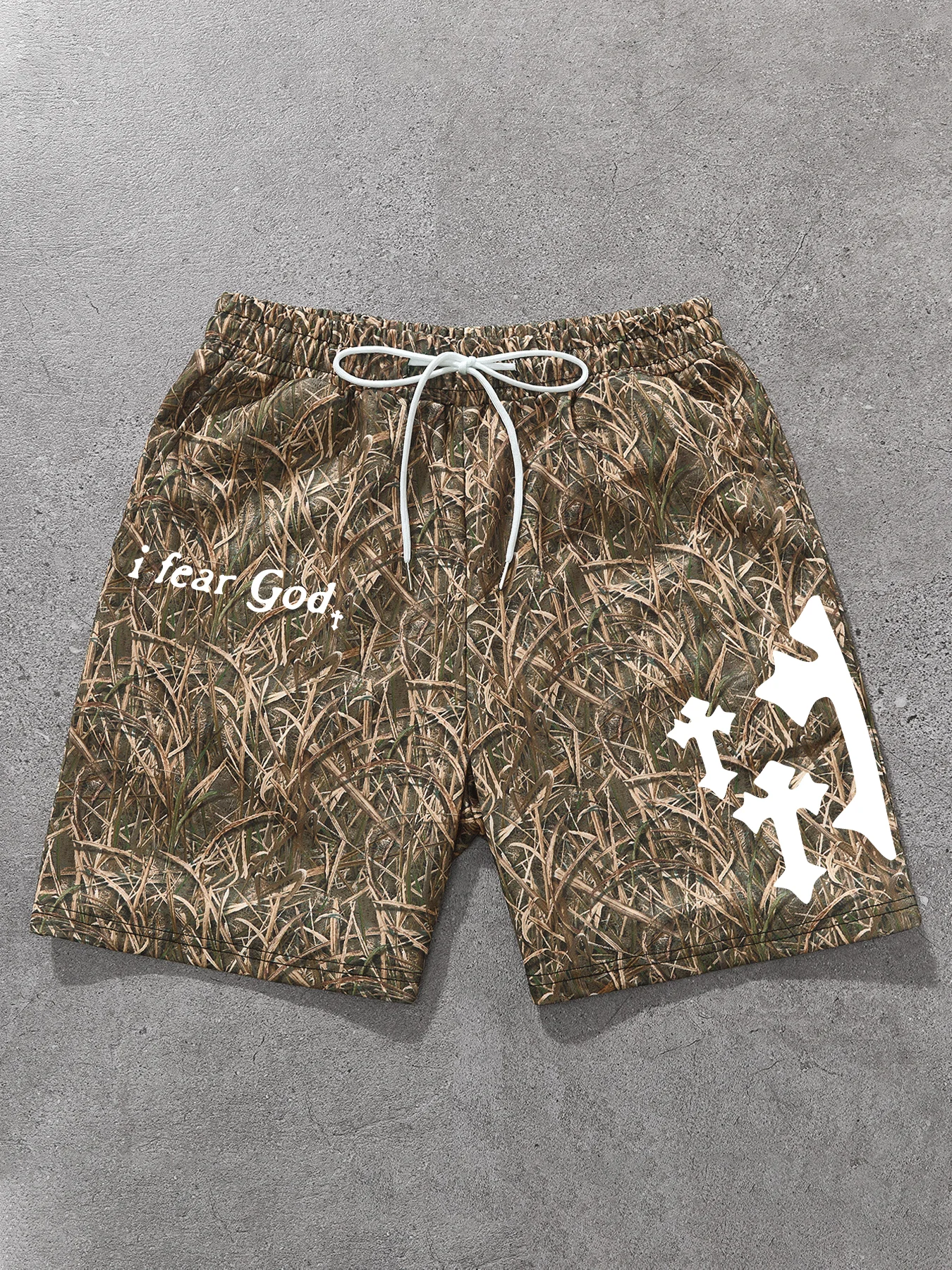 

Cross-stitch grass print shorts in a casual street style, featuring comfortable, breathable fabric. Available in a range of size