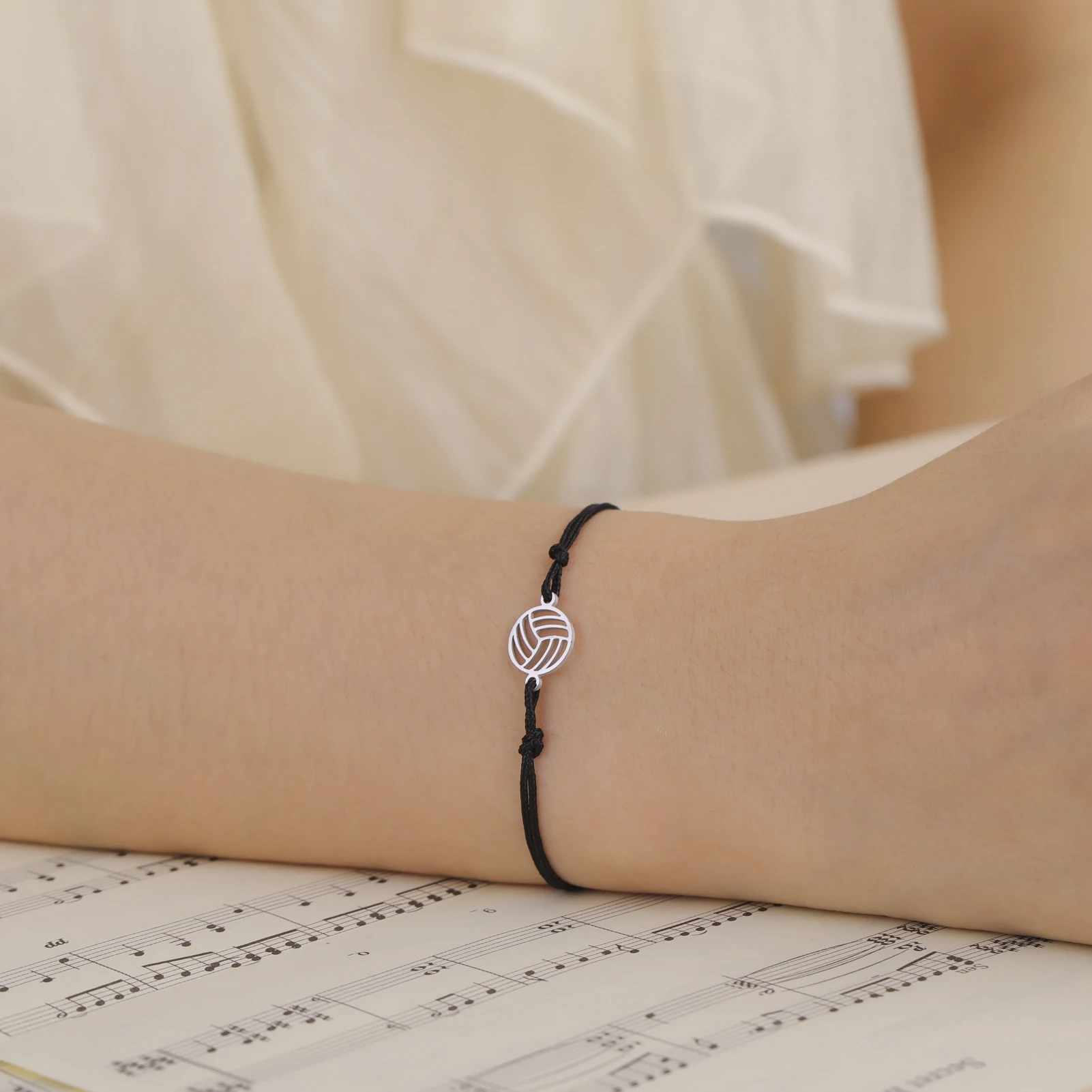 Unift Geometric Volleyball Bracelet for Women Player Fans Stainless Steel Layer Chain Bracelet Casual Sport Jewelry Accessories