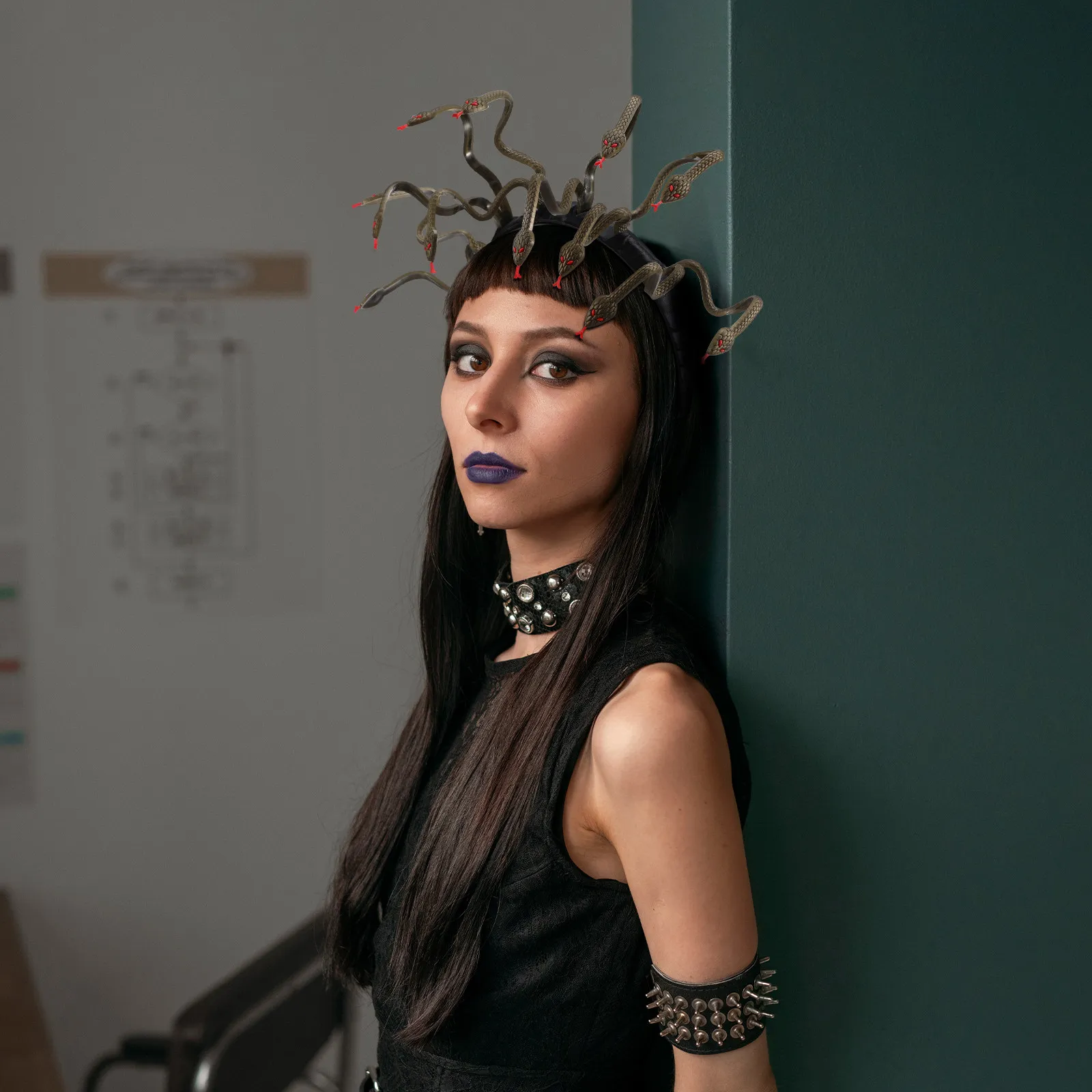 

Повязка на голову Медуза: аксессуар для костюма на Хэллоуин, маскарад, карнавал, Марди Гра, косплей, змеиный головной убор для женщин