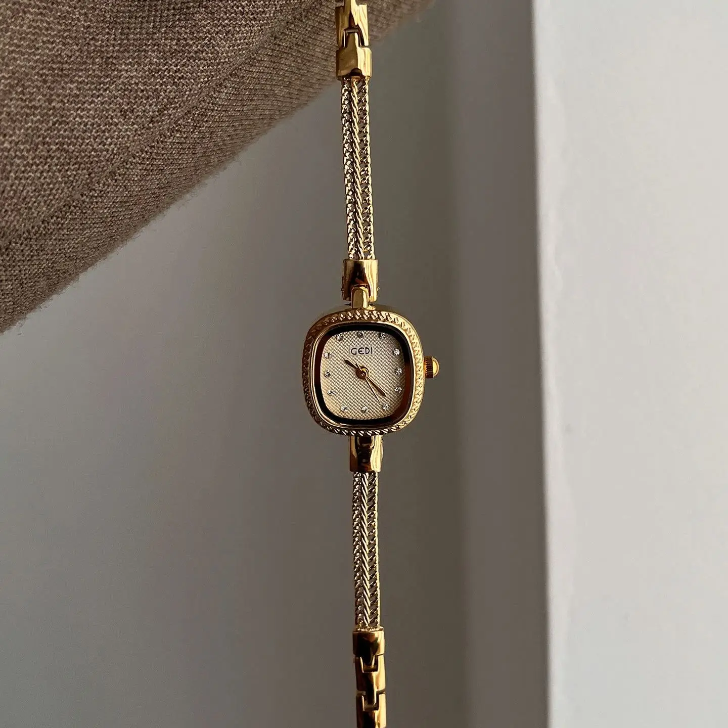 Stylish, Elegant, and Delicate Square-Face Women's Bracelet Watch Vintage, Niche Diamond-Set Quartz Timepiece Gifts for Women
