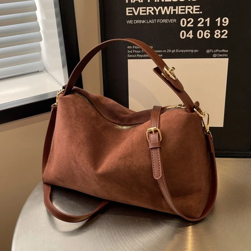 Advanced Retro Bag for Women's 2026 New Textured Frosted Shoulder Bag with Large Capacity Crossbody Commuting Tote Bag