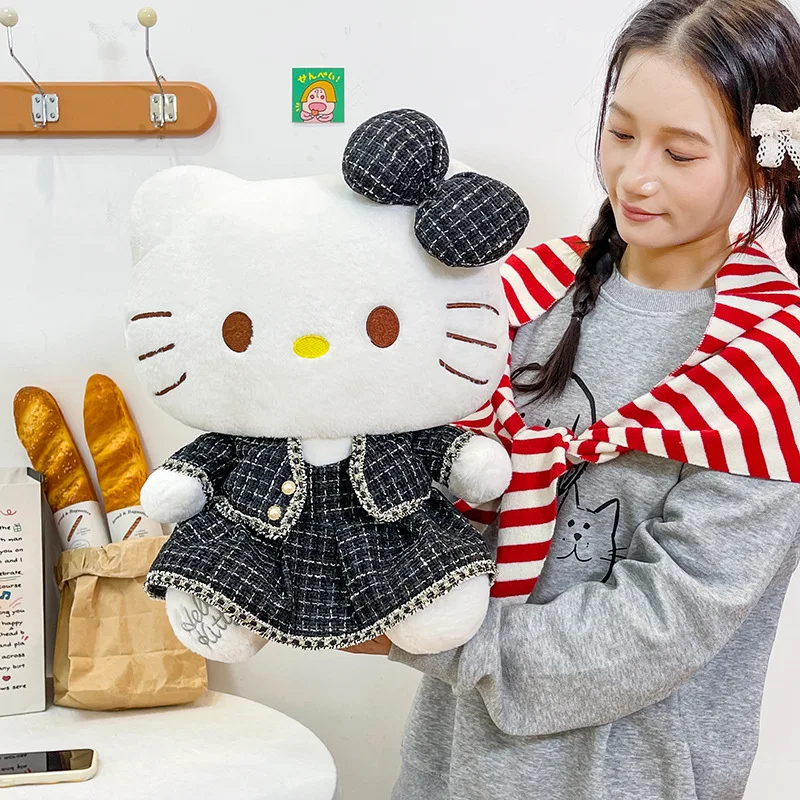 Sanrio плюшевая игрушка-кошка, большая клетчатая юбка, кукла для детей, подарок на день рождения, Рождество, идеальный приятный компаньон перед сном