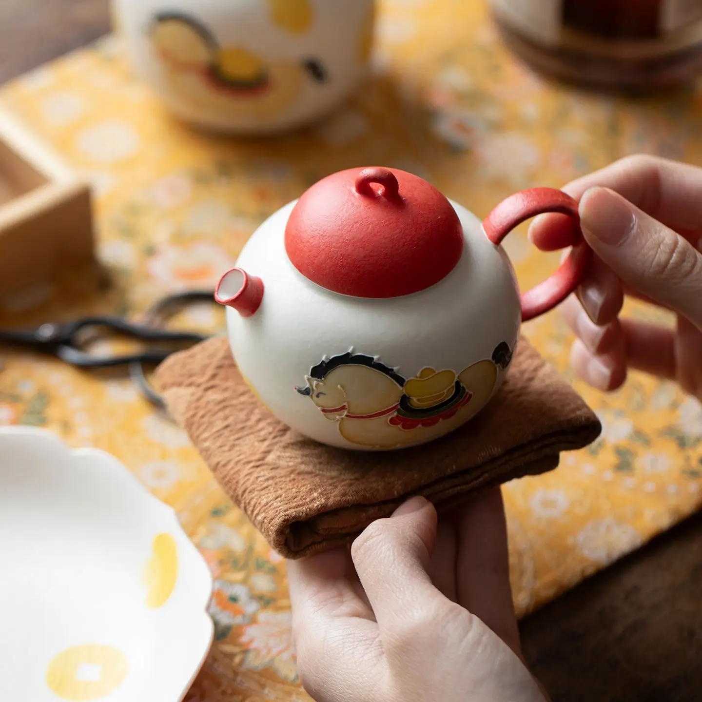 New Year of Will Soon Be Rich Ceramic Teapot Household Single Ball Hole Filter Hand Ewer Set