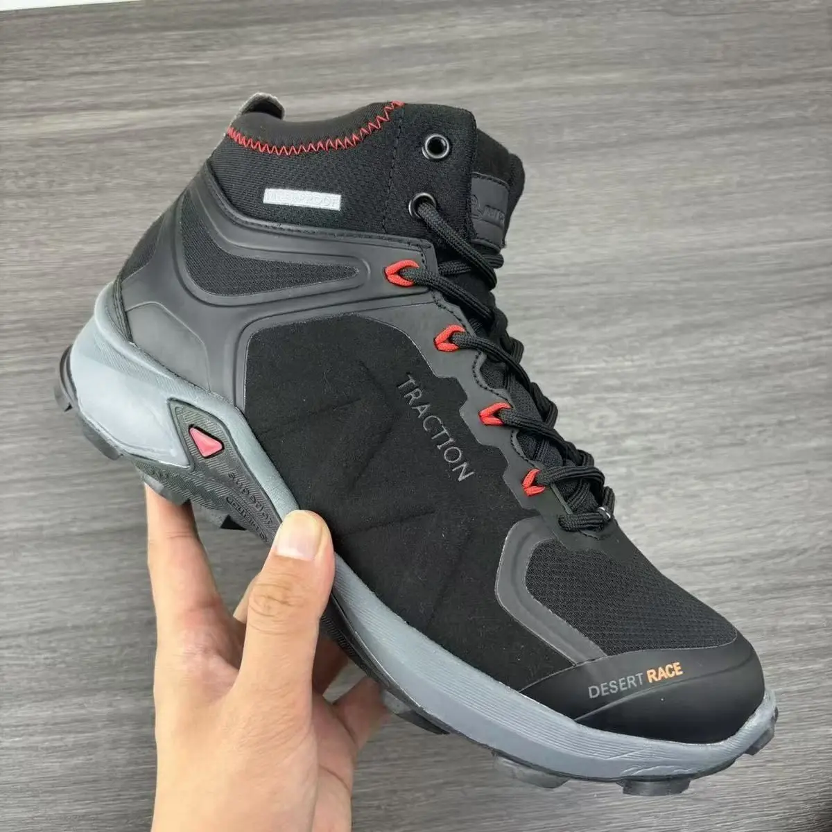 New men's and women's outdoor hiking shoes, casual travel sneakers couple waterproof windproof and non-slip couple hiking shoes.