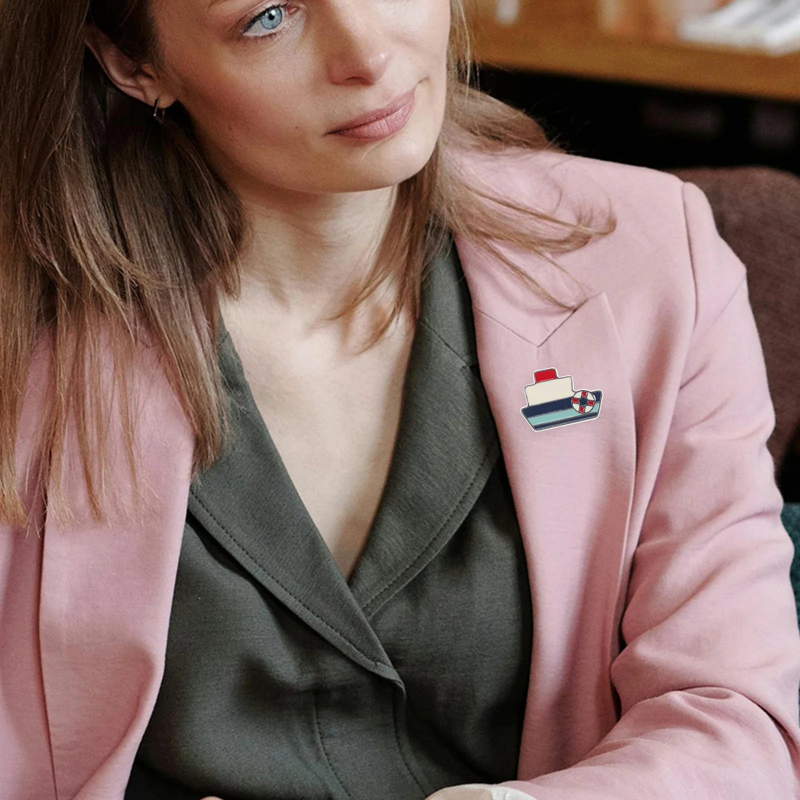 

Cute Cruise Ship Brooch Pin Zinc Alloy Enamel Cartoon Lapel Badge for Backpack Hat Scarf Clothes Accessories Women Men Holiday