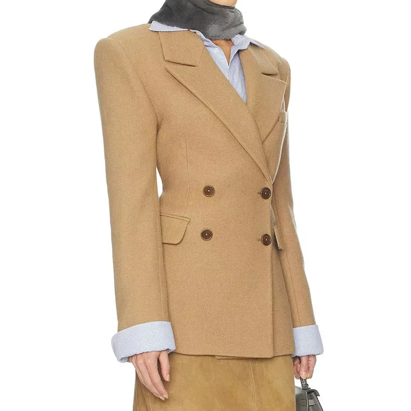 

Новый зимний женский двубортный пиджак с лацканами 2025 года — это высококачественный, легкий, роскошный, элегантный и стильный топ с завязкой на талии.