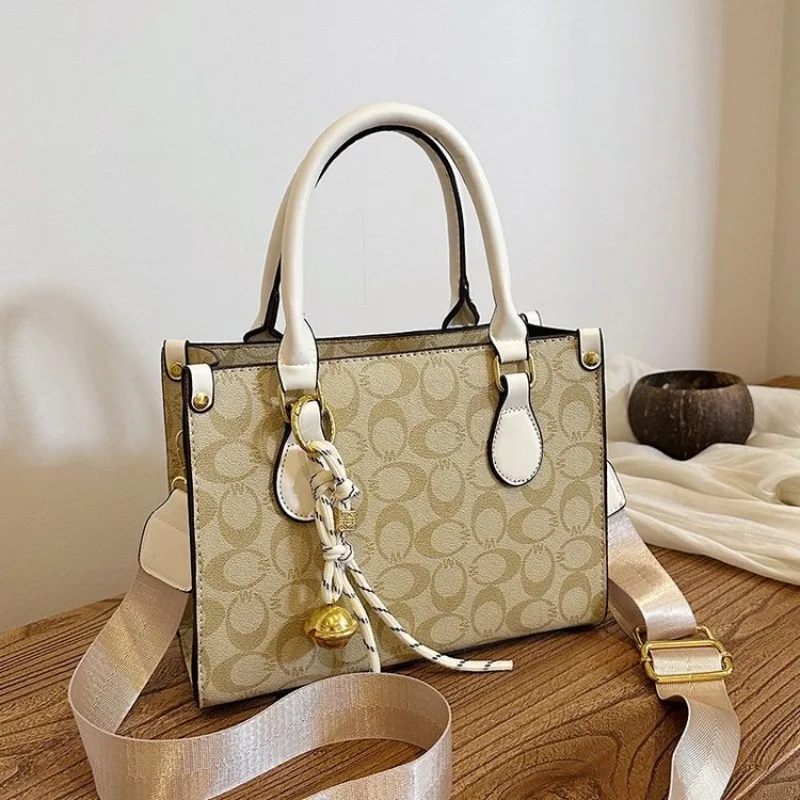 

Уникальные классические сумки для подгузников для женщин, элегантная кожаная сумка-тоут, минималистичная винтажная сумка с большой вместимостью, роскошная дизайнерская модная сумка.