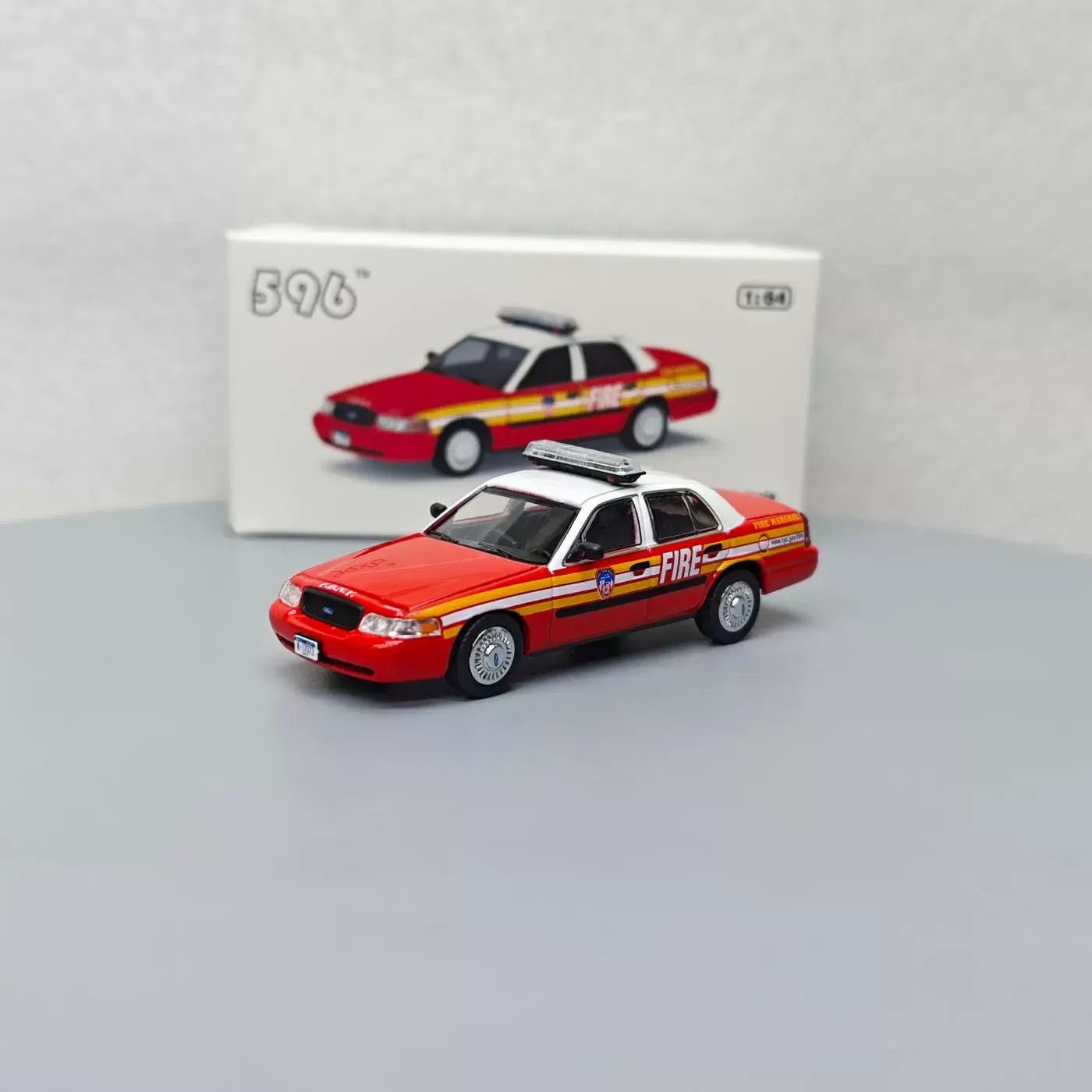 596 1:64 Ford Chevrolet Police Car - NYPD LAPD Saturn Infiniti Mercedes-Benz Wagner River Saab Shuttle Bus Model image 6