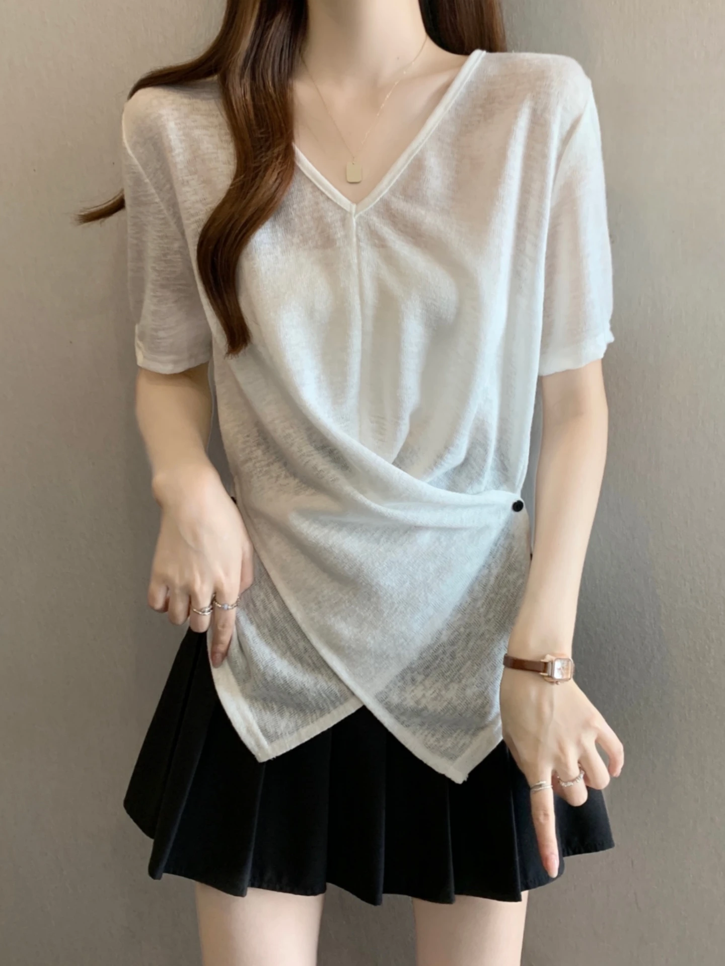 Slimming V-Neck Short Sleeve T-Shirt Women's Summer Irregular High Waist Design Sense Base Shirt Commute Style Korean Version