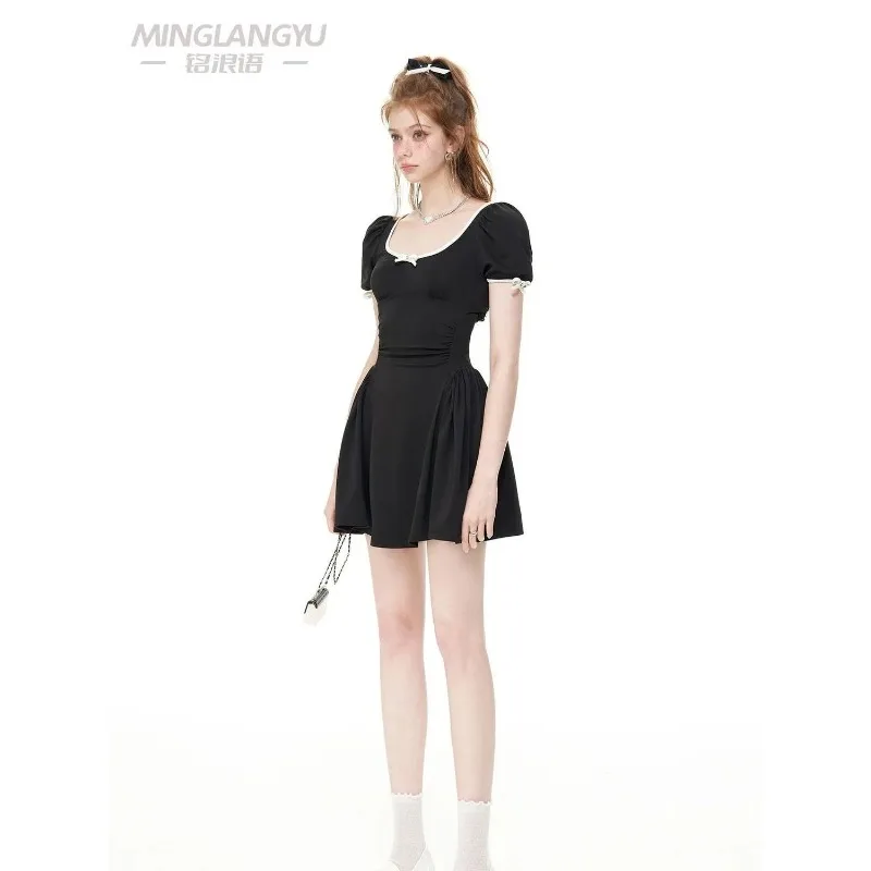 

Женское черное мини-платье с квадратным вырезом, пышными рукавами, бантом и завышенной талией, А-силуэт, повседневное