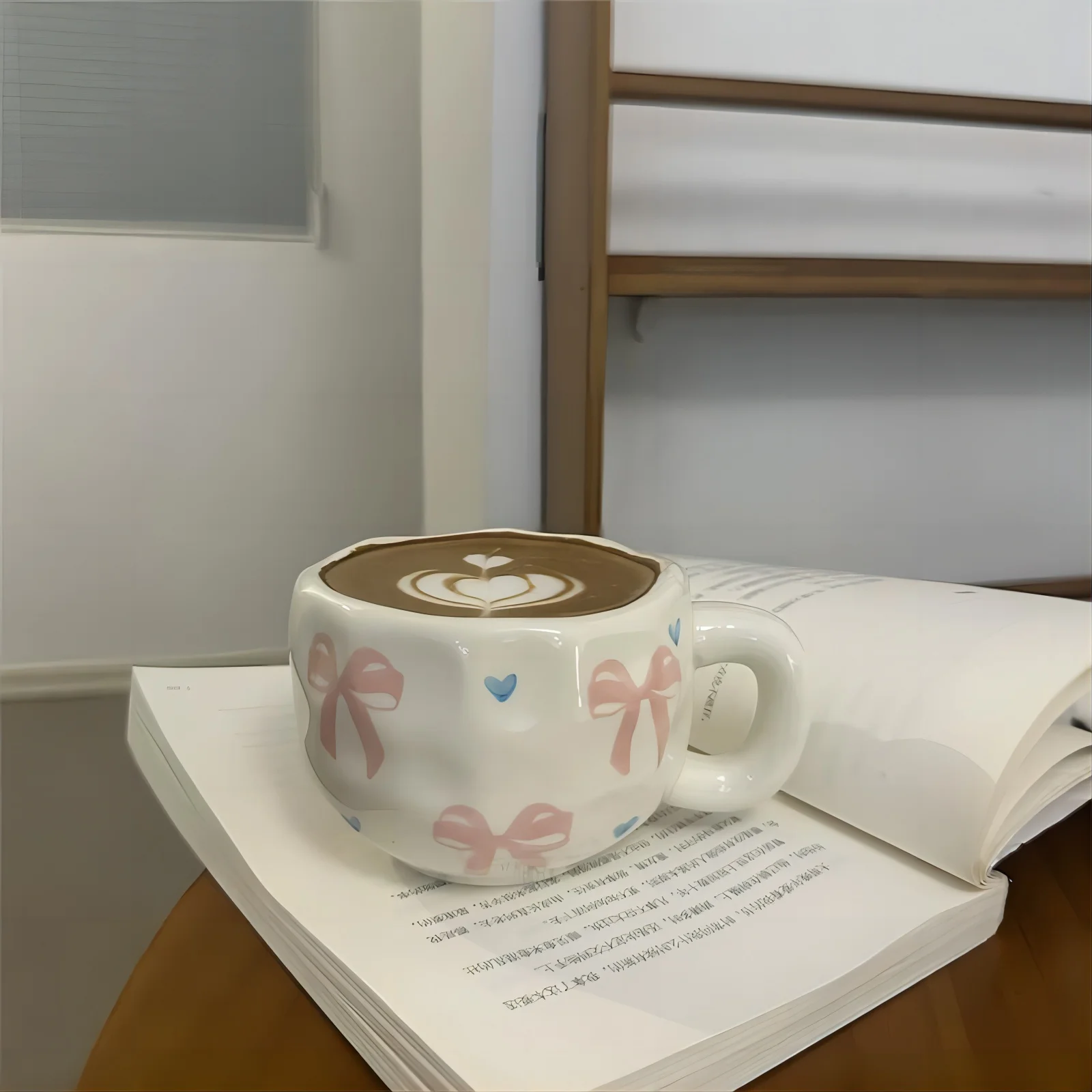 Vintage handbemalte florale handgefertigte Keramiktasse, handgepresste unregelmäßige Kaffeetasse