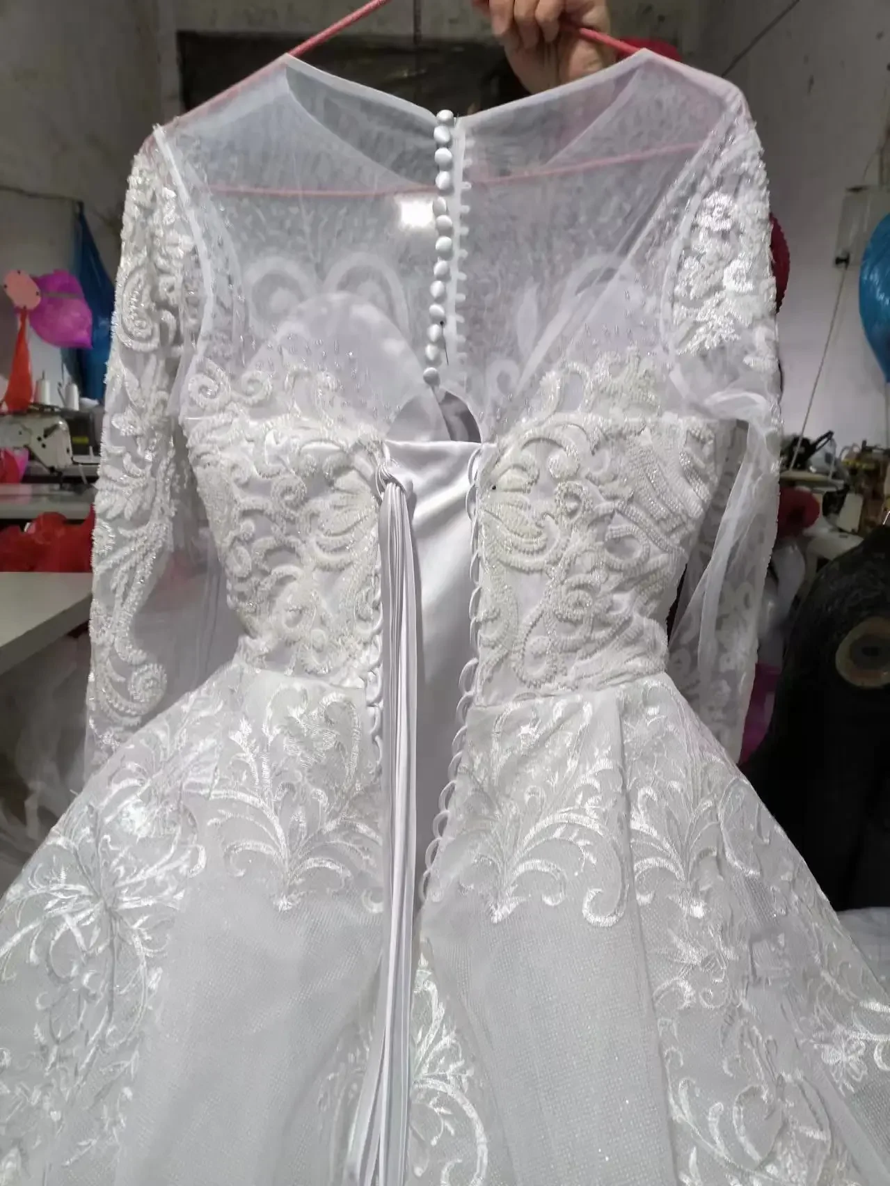 Maßgeschneidertes Ballkleid-Hochzeitskleid, Brautkleider, lange Ärmel, U-Ausschnitt, Applikation, Perlen, Brautkleider in Übergröße