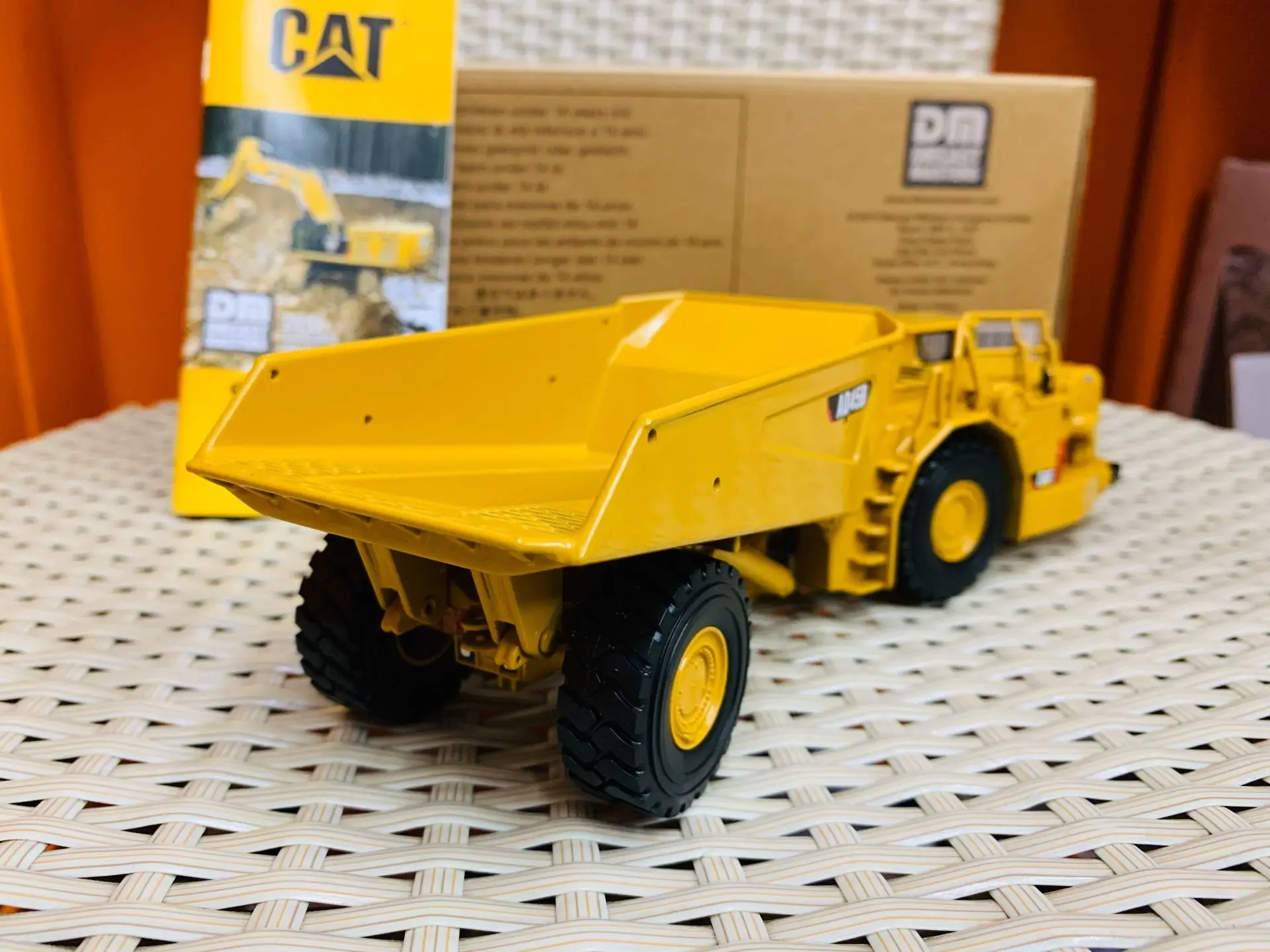 AD45B Underground Articulated Truck 1/50 Scale DieCast Masters 85191