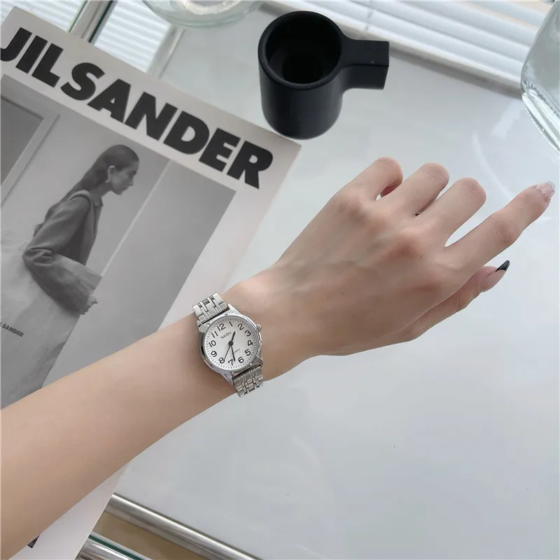 Reloj de cuarzo simple de alta calidad, reloj resistente al agua con correa de acero de temperamento de moda resistente al agua de lujo de nicho elegante para mujer