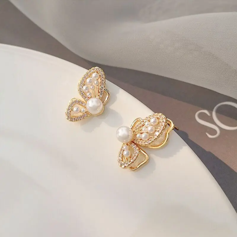 Pendientes dorados de mariposa con personalidad para mujer, aretes brillantes con incrustaciones de perlas de imitación, diamantes de imitación,
