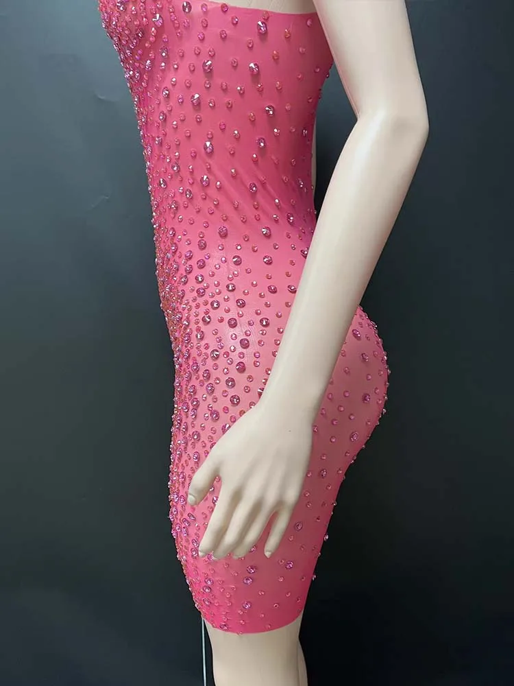 고품질 라인스톤 섹시한 홀터넥 메쉬 핑크 드레스 2025 신상 맞춤 여성 의류
