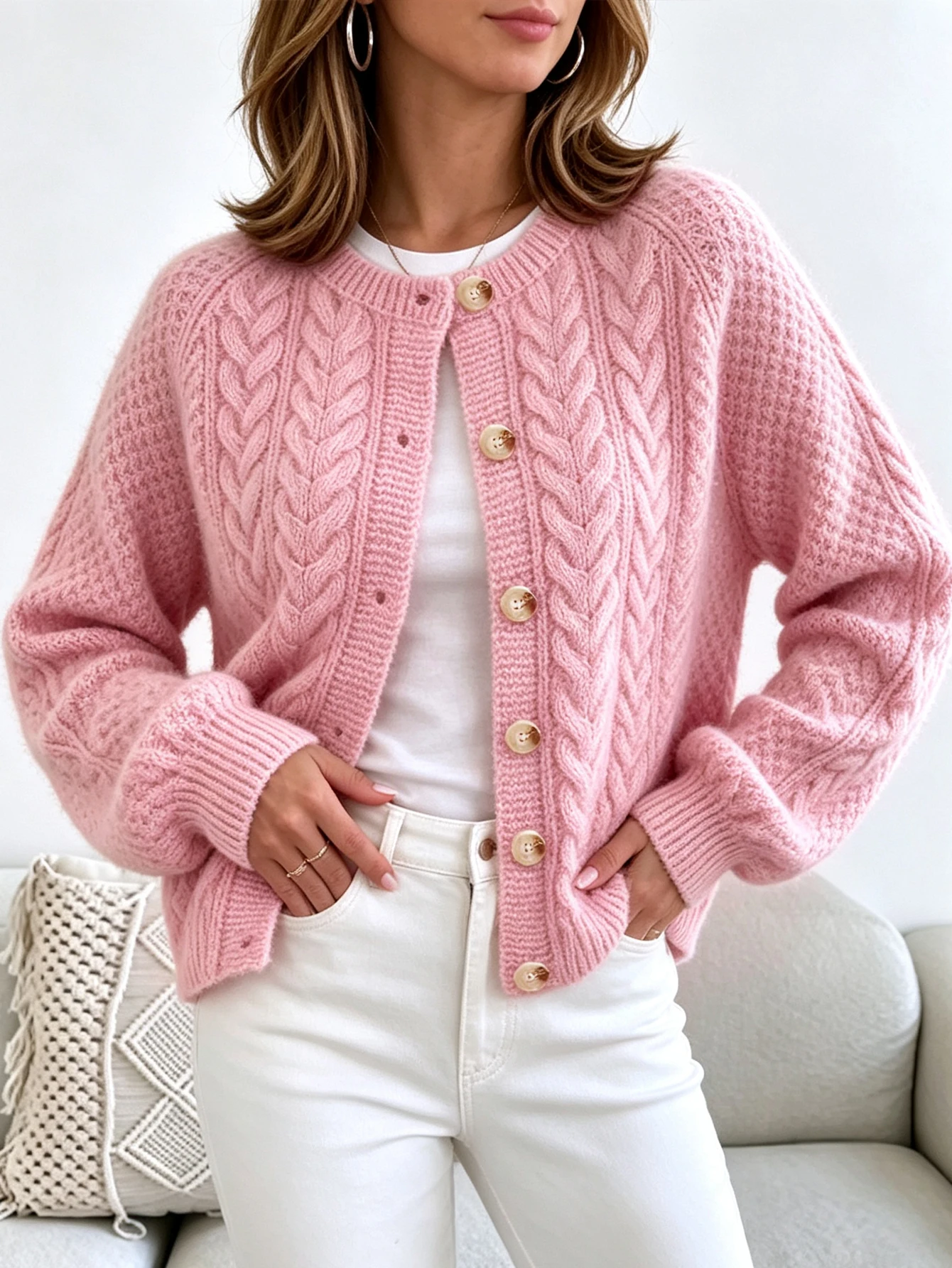 Autumn and Winter Gentle Pink Retro Cable-Knit Round-Neck Cardigan for Women, Loose Lantern-Sleeve Sweater with Wooden Single-Row Buttons, European-Style Sweet and Soft Warm Top, Christmas and New Year Festive Outfit, Versatile and Age-Reducing Clothing for Daily Commuting and Outings