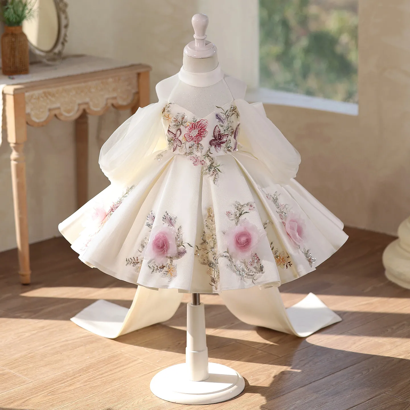 Costumes for Girls 2026 Girl Carnival Costume White Embroidered Tail Dress Kids Beauty Pageant Dress Wedding Flower Girl