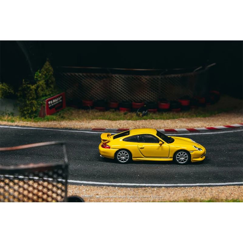 รถโมเดล Porsche 911 GT3 รุ่น 996 สีเหลือง ขนาด 1:64 ของ Tarmac Works TW สำหรับสะสม (PreSale)