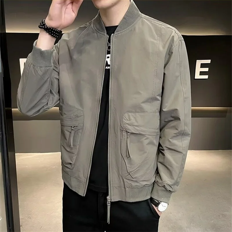 

Повседневная куртка с бейсбольным воротником для мужчин: модная молодежная рабочая одежда на весну-осень, универсальная, для отдыха, приталенного кроя, ветрозащитная, из полиэстера.