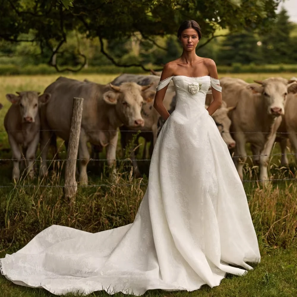 Customized Charming Off Shoulder Lace Wedding Dress For Woman Bride A-line Floor-length Strapless Graceful Bridal Gown