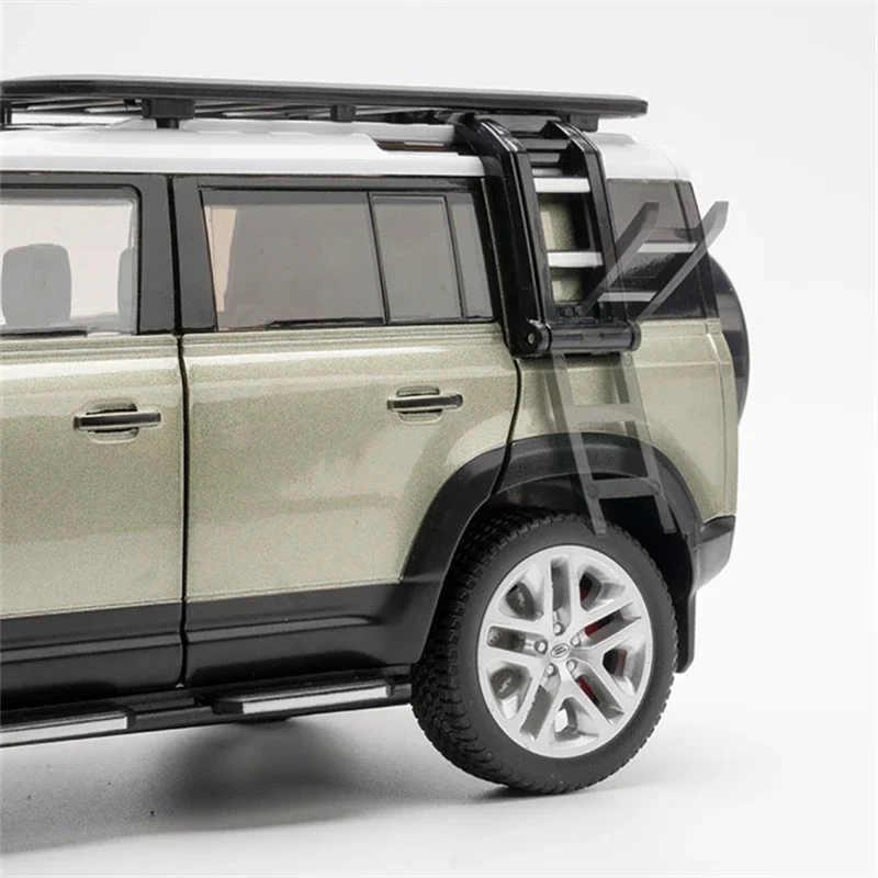 1/18 Range Rover Defender SUVรถรุ่นDiecastจําลองโลหะรถออฟโรดรุ่นเสียงและแสงของเล่นเด็กของขวัญ