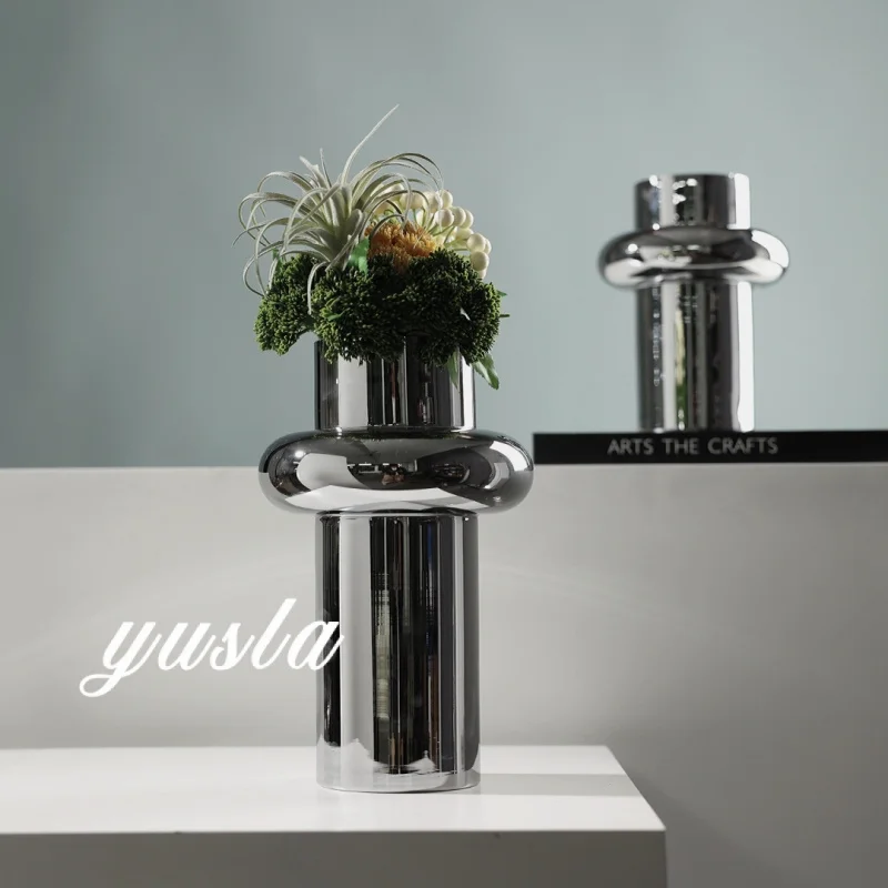 Minimalist-style living room coffee table with vase for dried flowers, glass vase for dining room, bar counter, sales office, vi