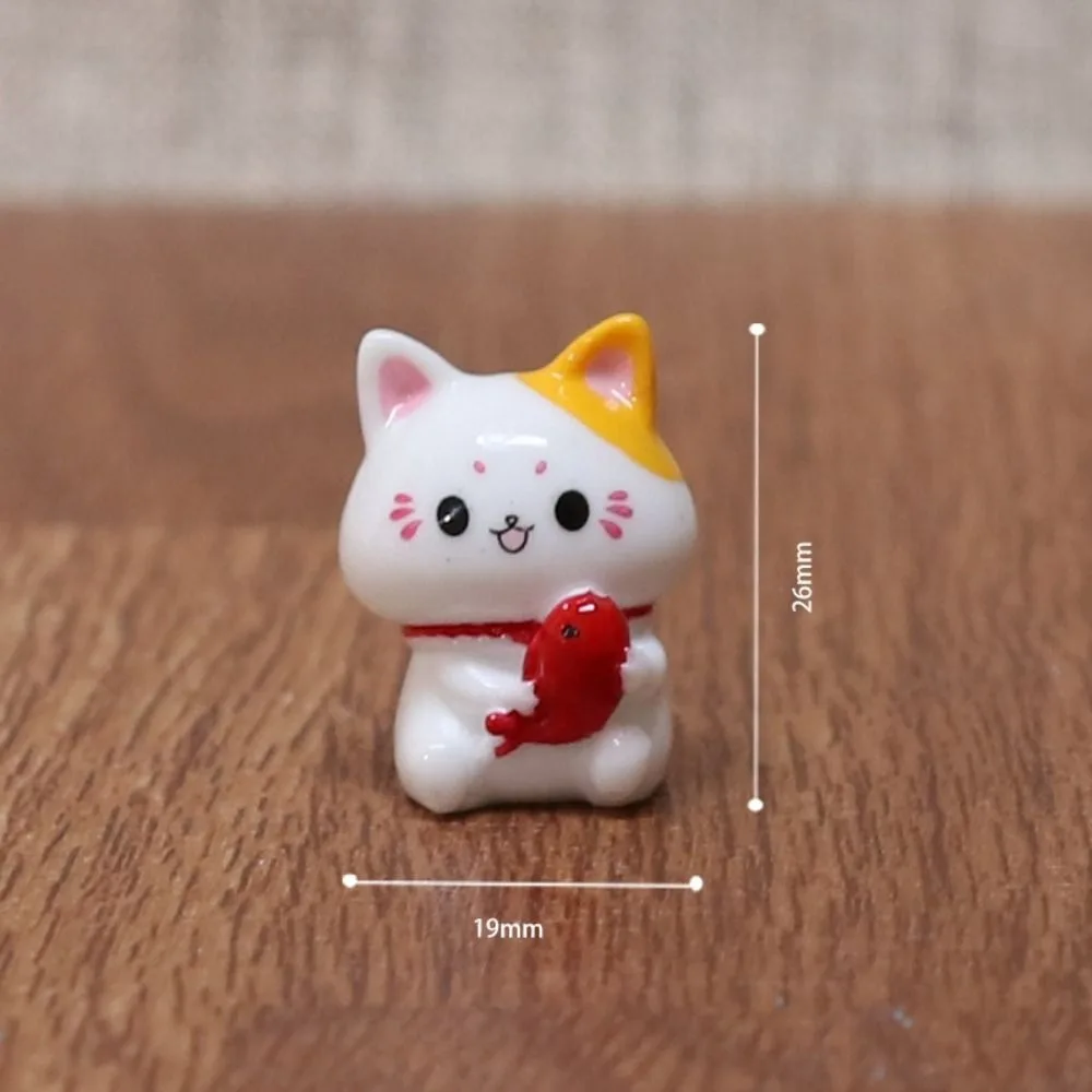 Mini Lucky Cat Car Ornaments Cute Realistic Fortune Cat Figurines Simple Lovely Cat Micro Landscape Ornament Automotive Interior