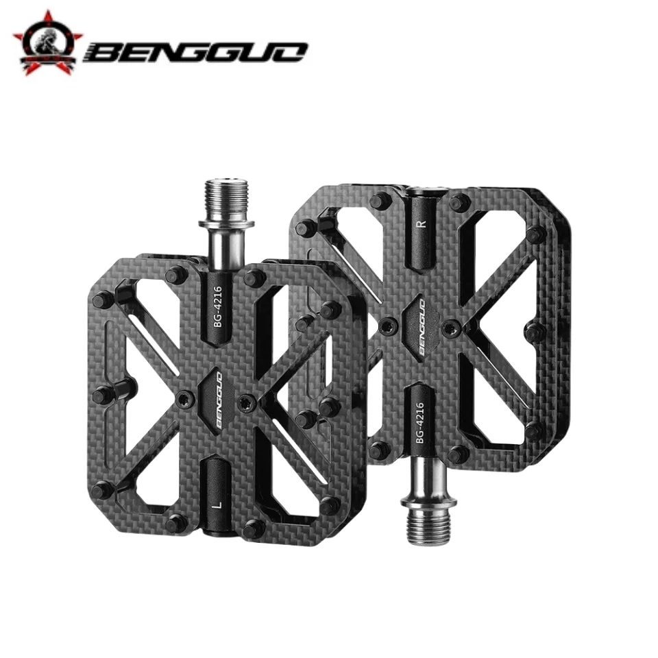 

BENGGUO Carbon Fiber Bike Pedals Titanium Axle 3-Bearing 40-Pin Anti-Slip MTB/Road Bike Pedals Large Platform Hollow Design