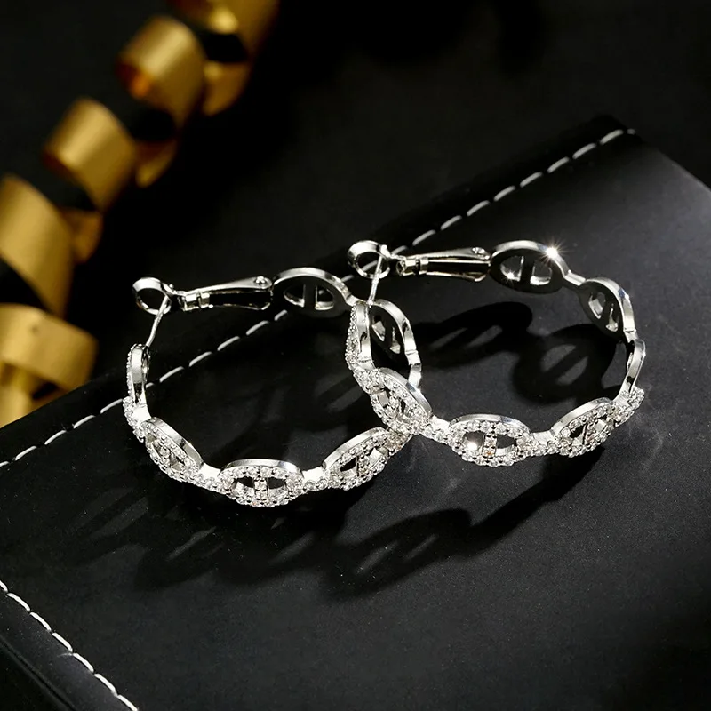 Internet explosion Pig nose earrings Japanese shaped circle Light luxury Internet celebrity temperament Versatile earrings Earri