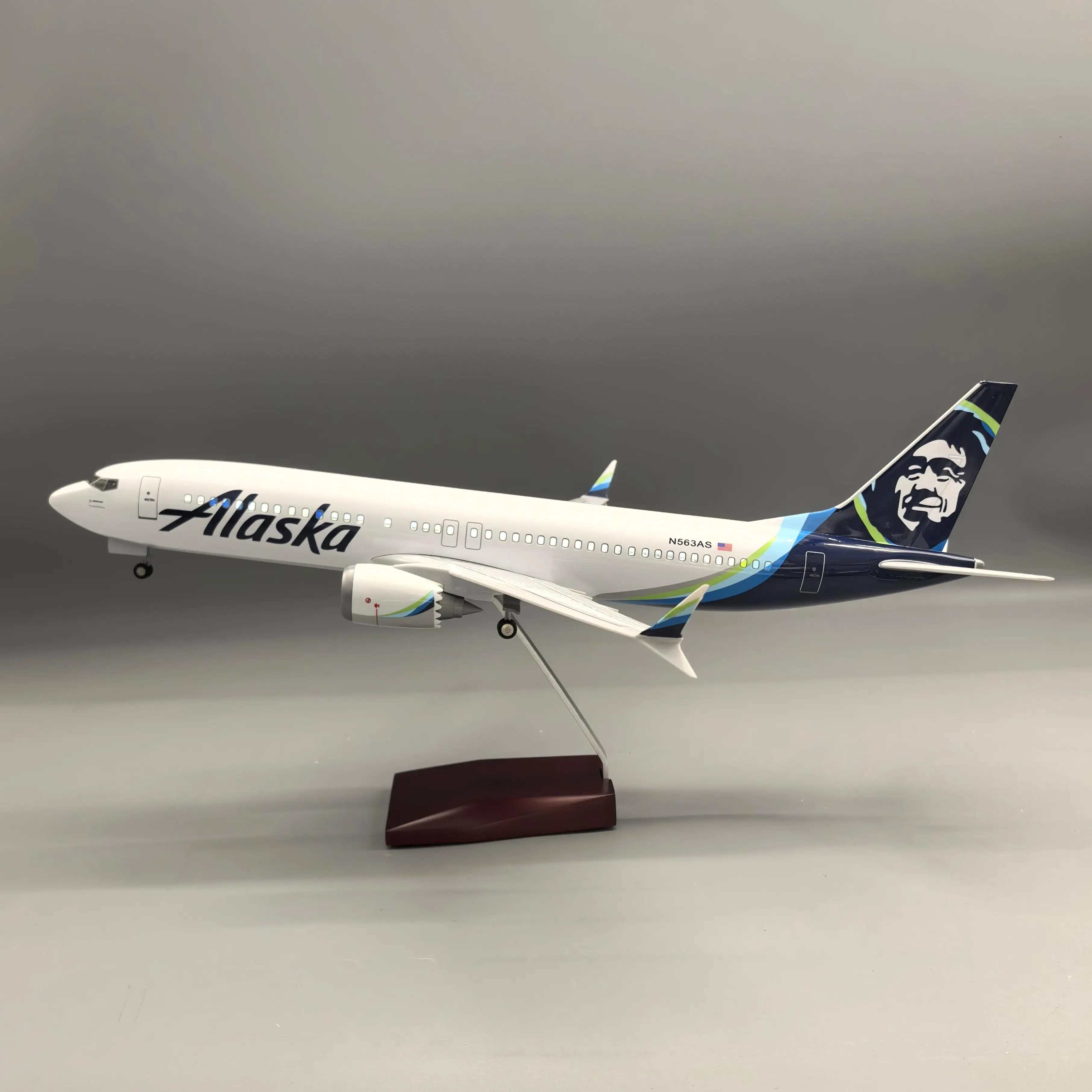 

1/85 Scale 47cm Toys Model Airplane Alaska Airways B737max Las Vegas Alaska Plane Models Diecast with LED Light For Collection
