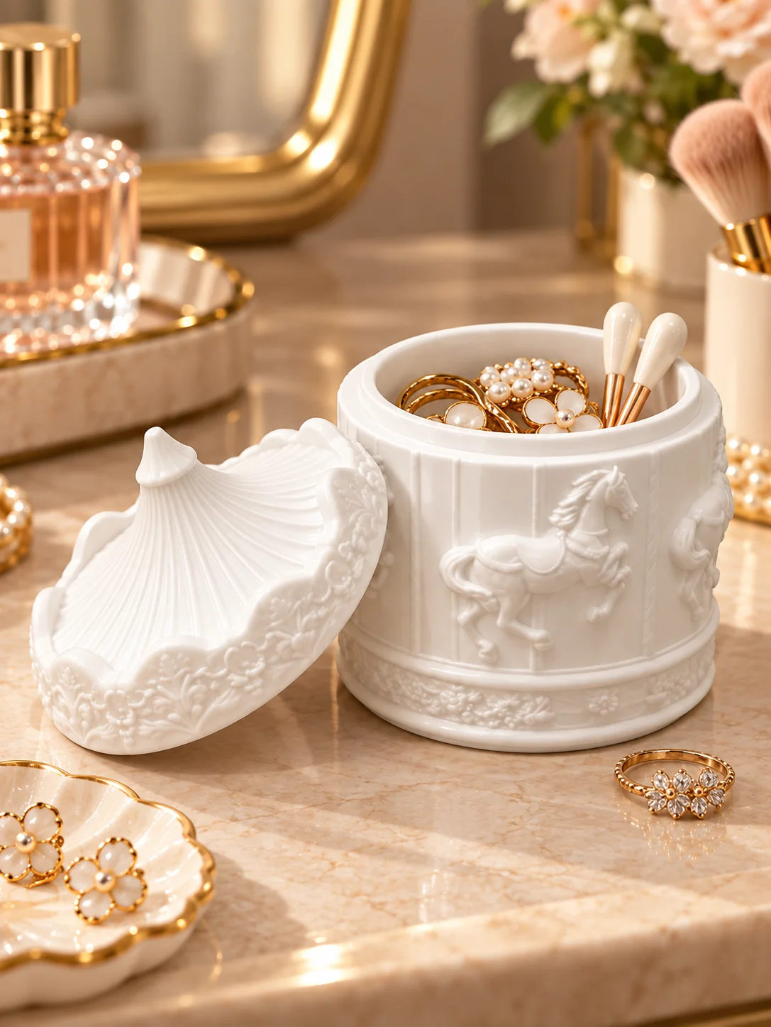 Sweet Girly Carousel Decorative Storage Jar, 3D Printed White Petg Embossed Horse Pattern, Tent-Style Dust-Proof Lid with Lace Texture, Romantic and Cute Retro Style Desktop Ornament, Can Store Earrings, Rings, Hair Ties, Cotton Swabs, Paper Clips, Dresser Jewelry Organizer, Office Desk Stationery Organizer, Bedroom Small Item Storage, Dust-Proof and Space-Saving, High Aesthetic Home Decor, Creative Gift for Girls and Best Friends