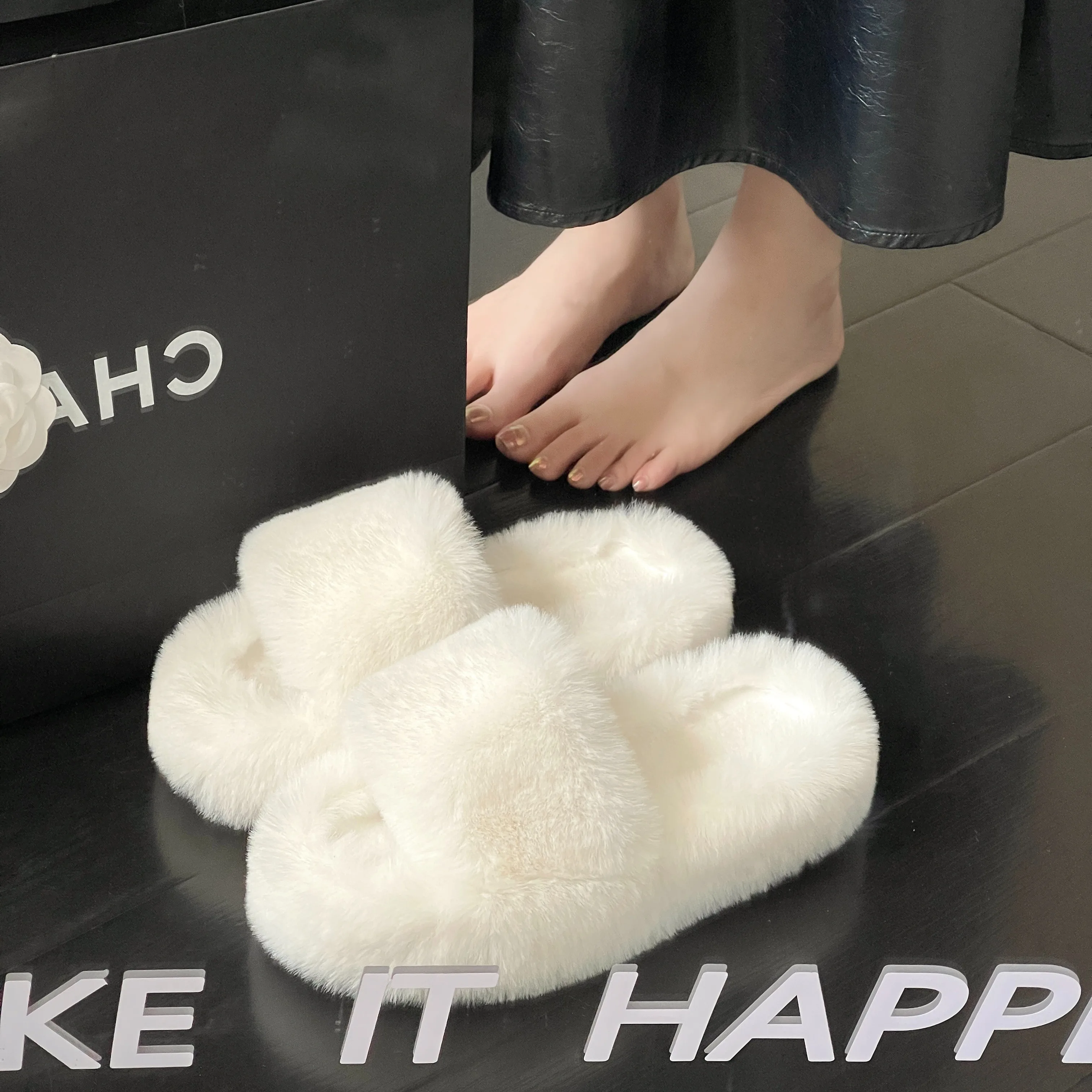 2023 Winter Fluffy Platform Slippers Solid Color Open Toe Cozy Plush Shoes Indoor Outdoor Fuzzy Warm Slippers Large Size Sandals